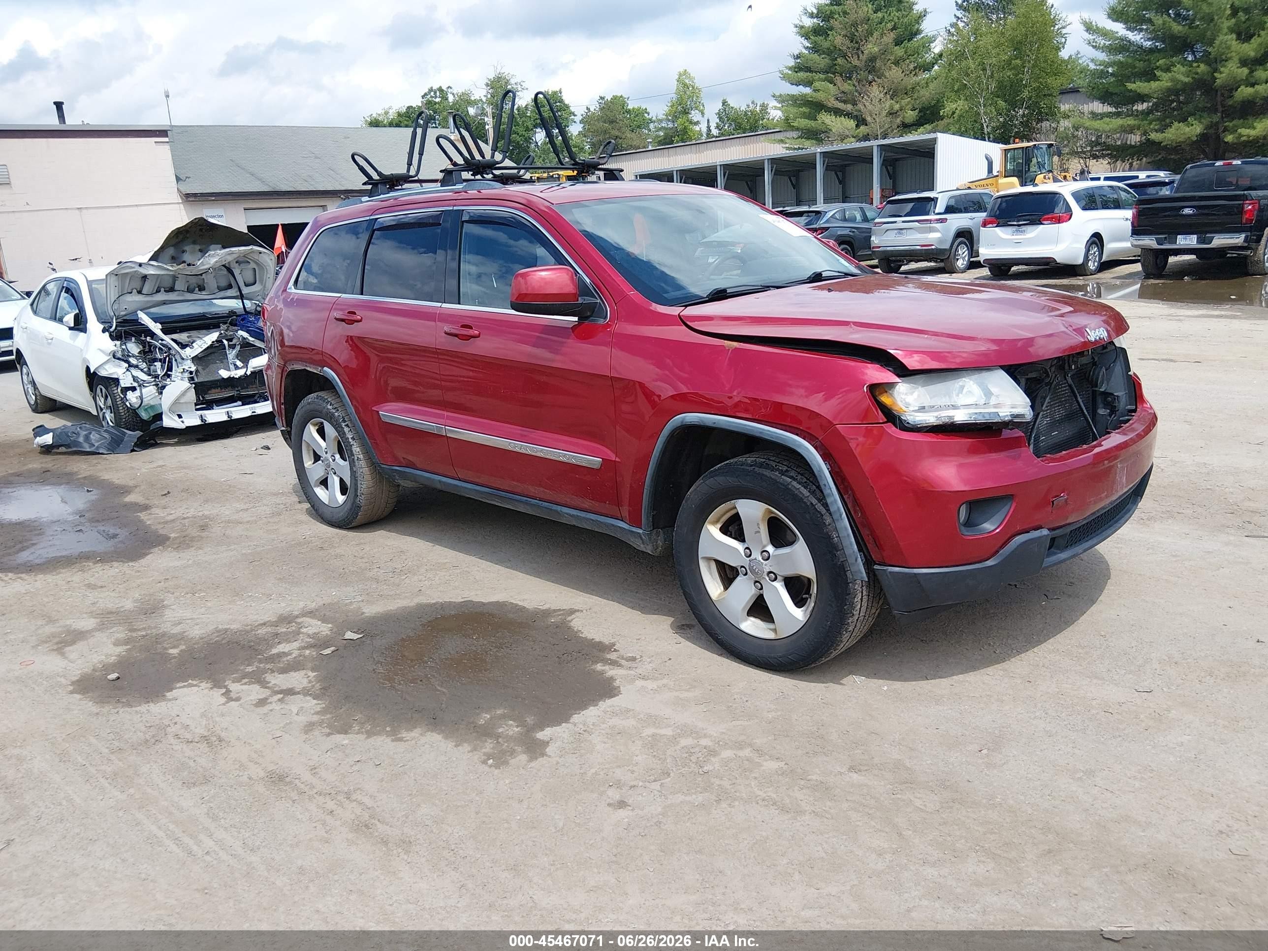 2011 Jeep Grand Cherokee Laredo Red vin: 1J4RR4GG6BC517726
