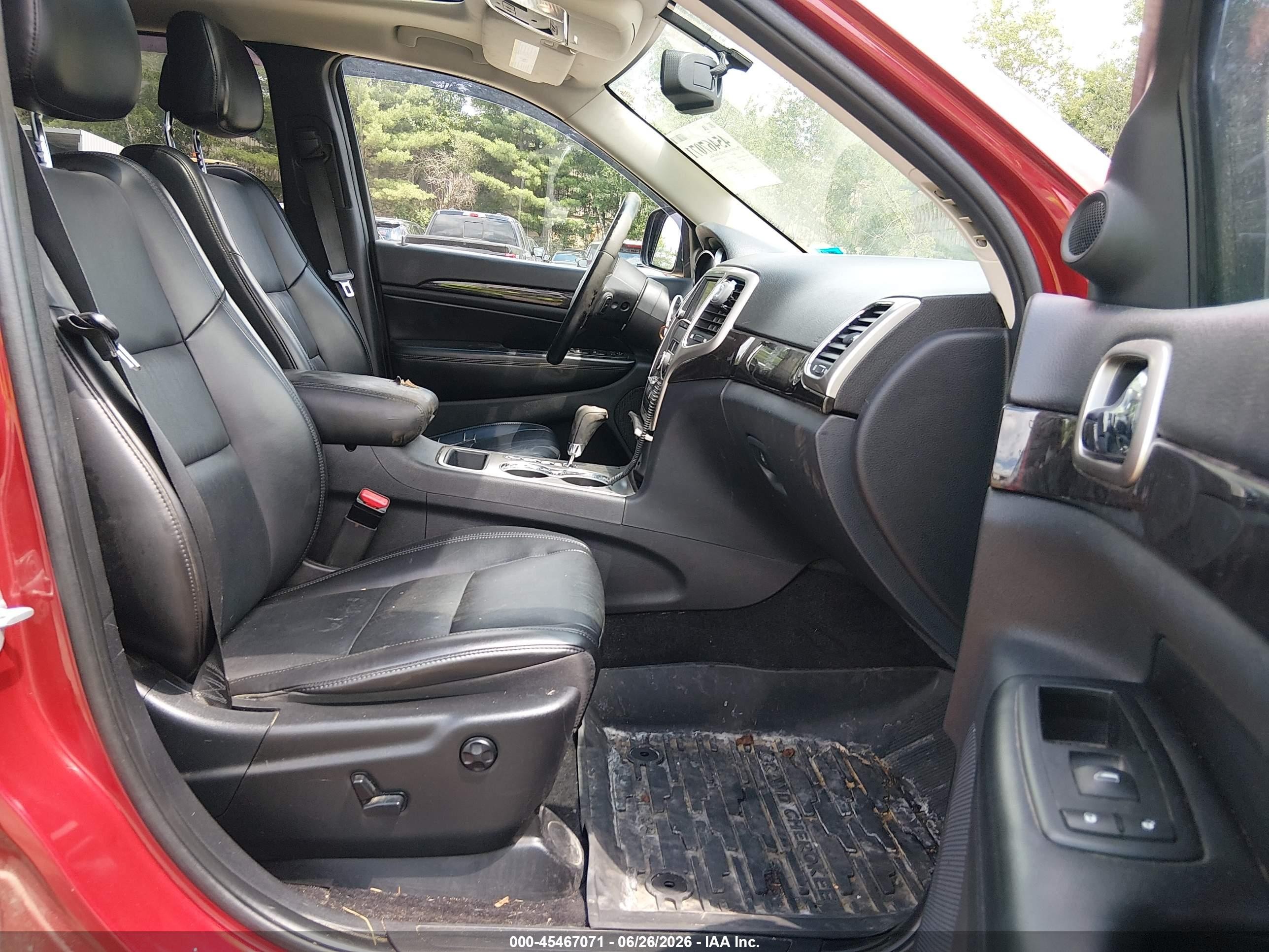 2011 Jeep Grand Cherokee Laredo Red vin: 1J4RR4GG6BC517726