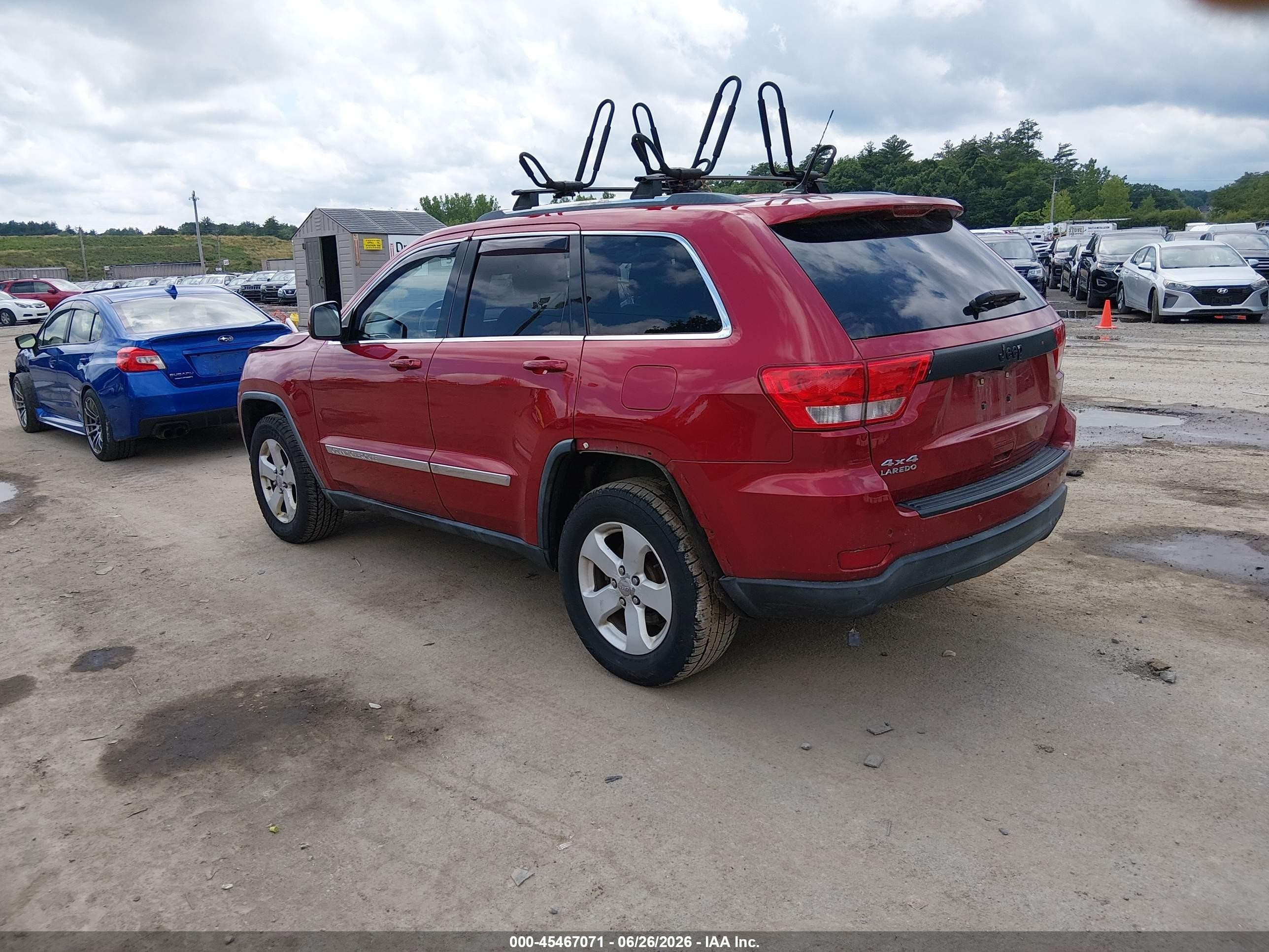 2011 Jeep Grand Cherokee Laredo Red vin: 1J4RR4GG6BC517726