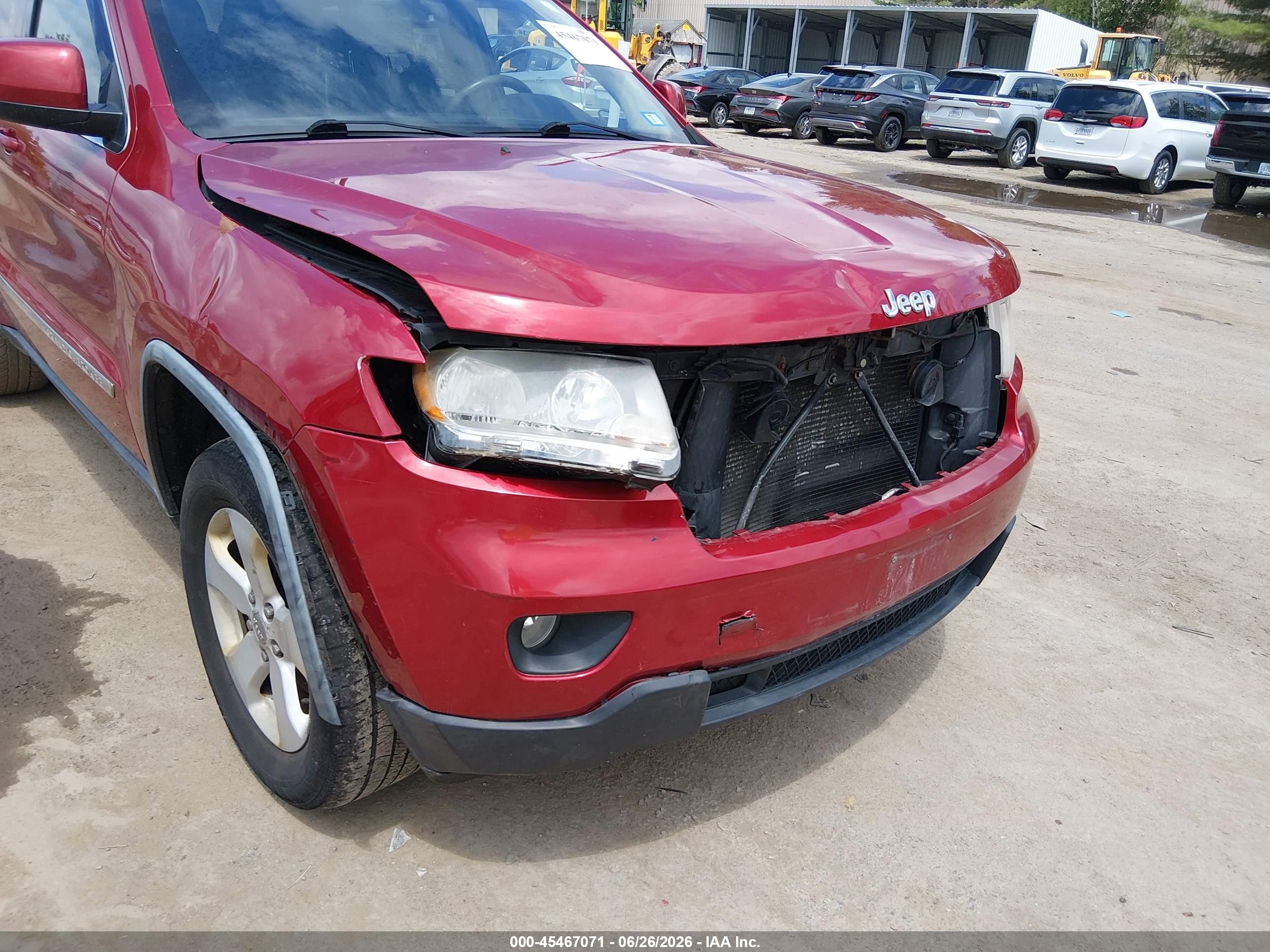 2011 Jeep Grand Cherokee Laredo Red vin: 1J4RR4GG6BC517726