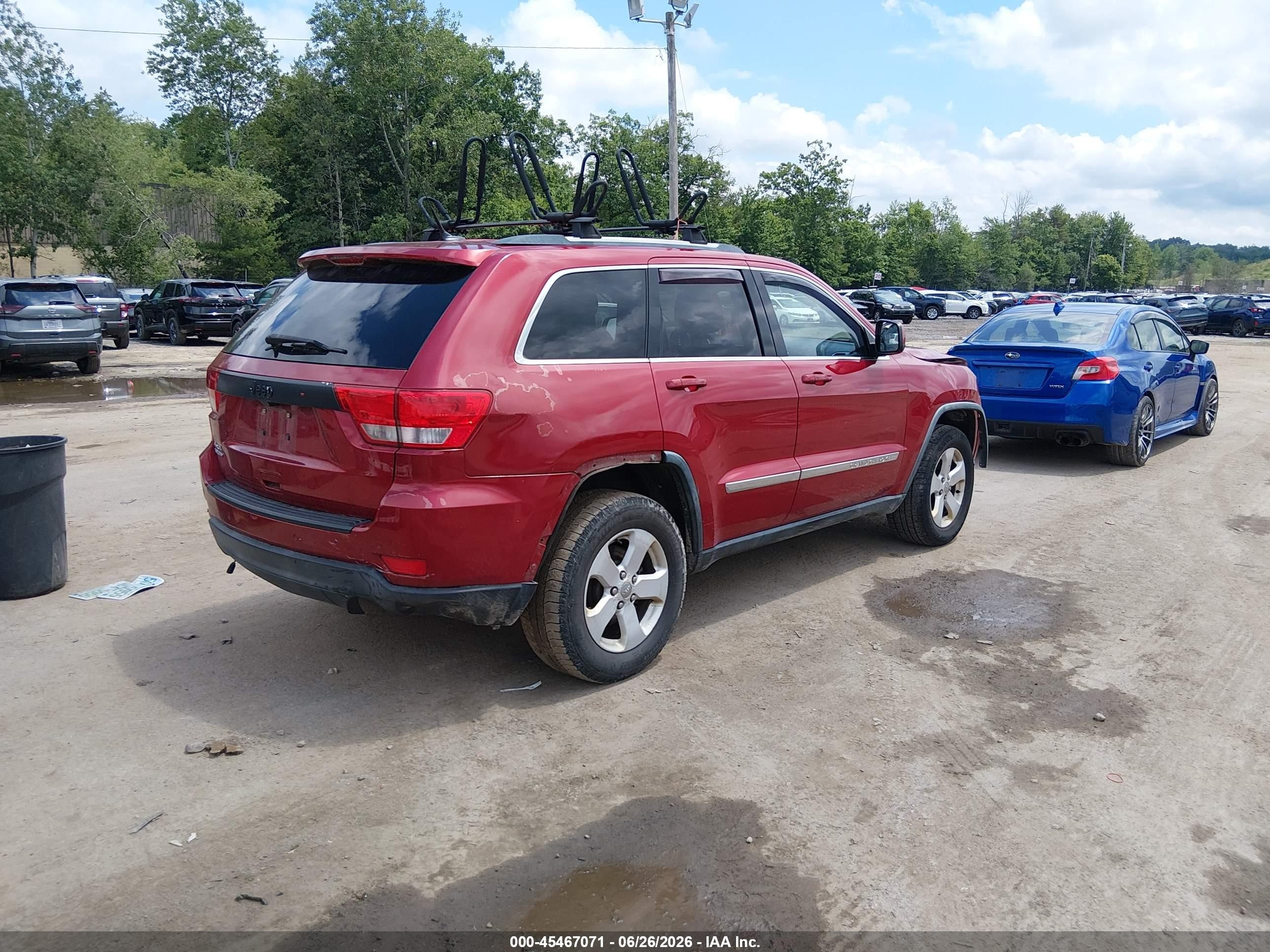 2011 Jeep Grand Cherokee Laredo Red vin: 1J4RR4GG6BC517726
