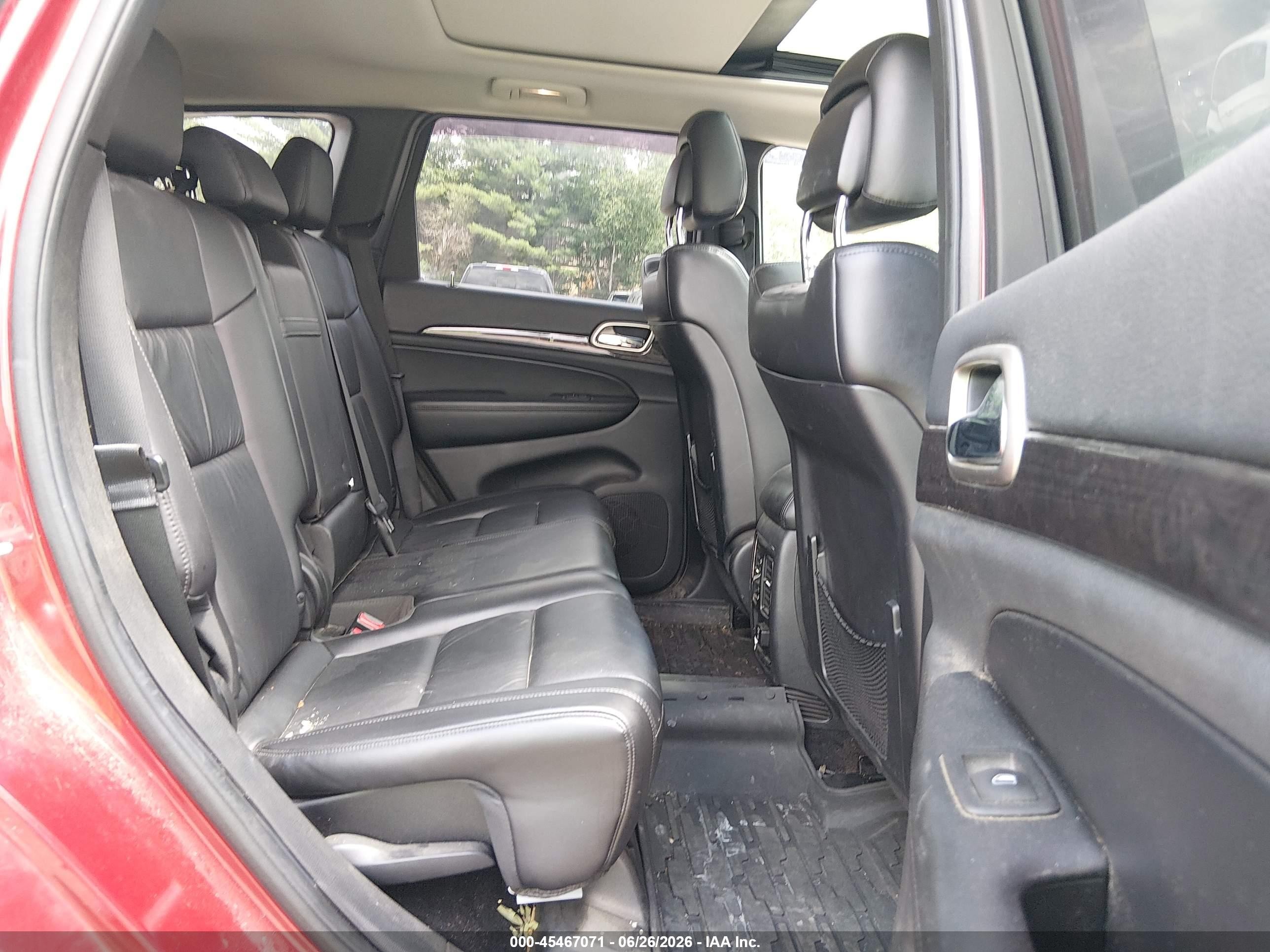 2011 Jeep Grand Cherokee Laredo Red vin: 1J4RR4GG6BC517726