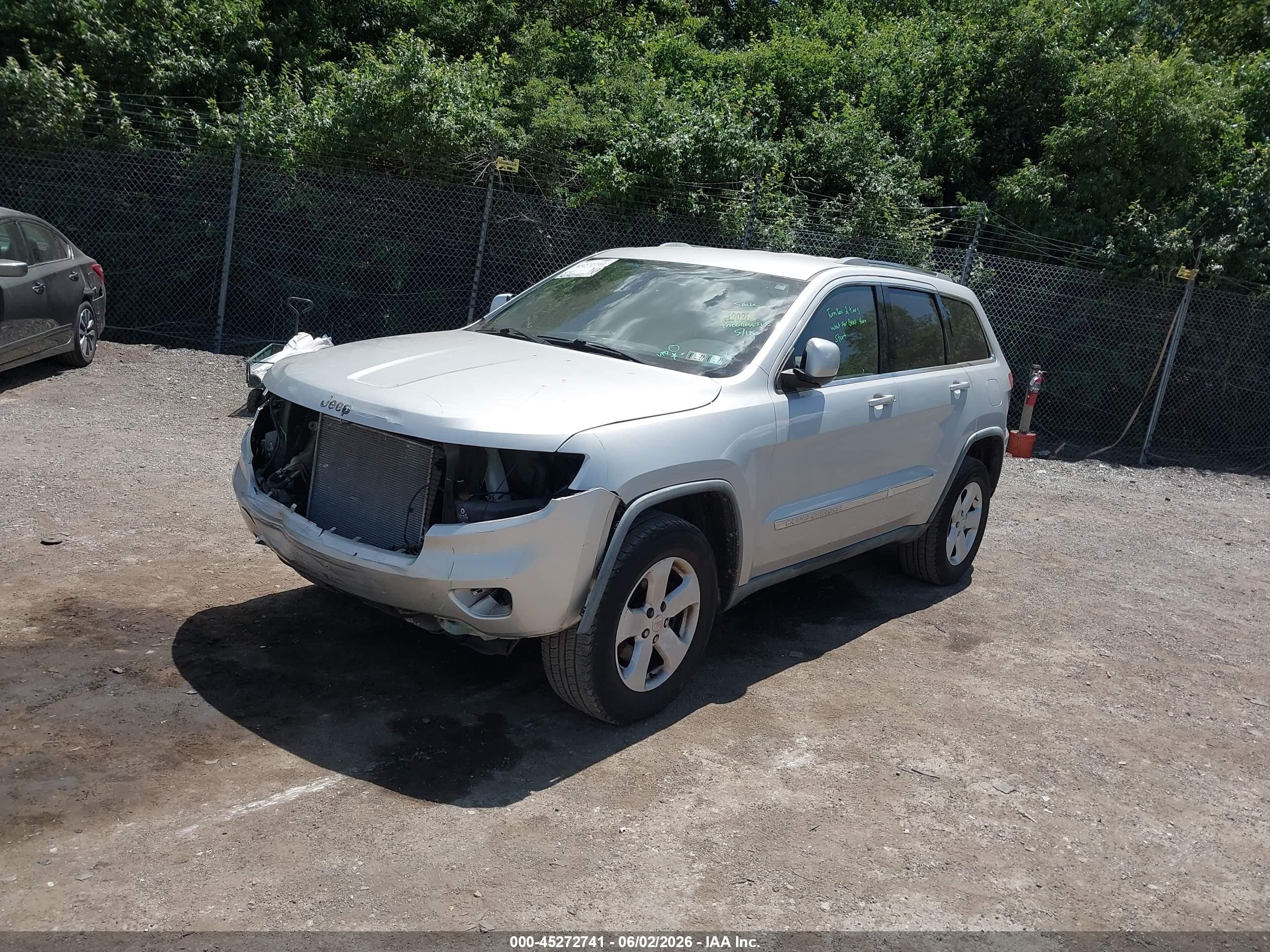 2011 Jeep Grand Cherokee Laredo Серебряный vin: 1J4RR4GG6BC542755