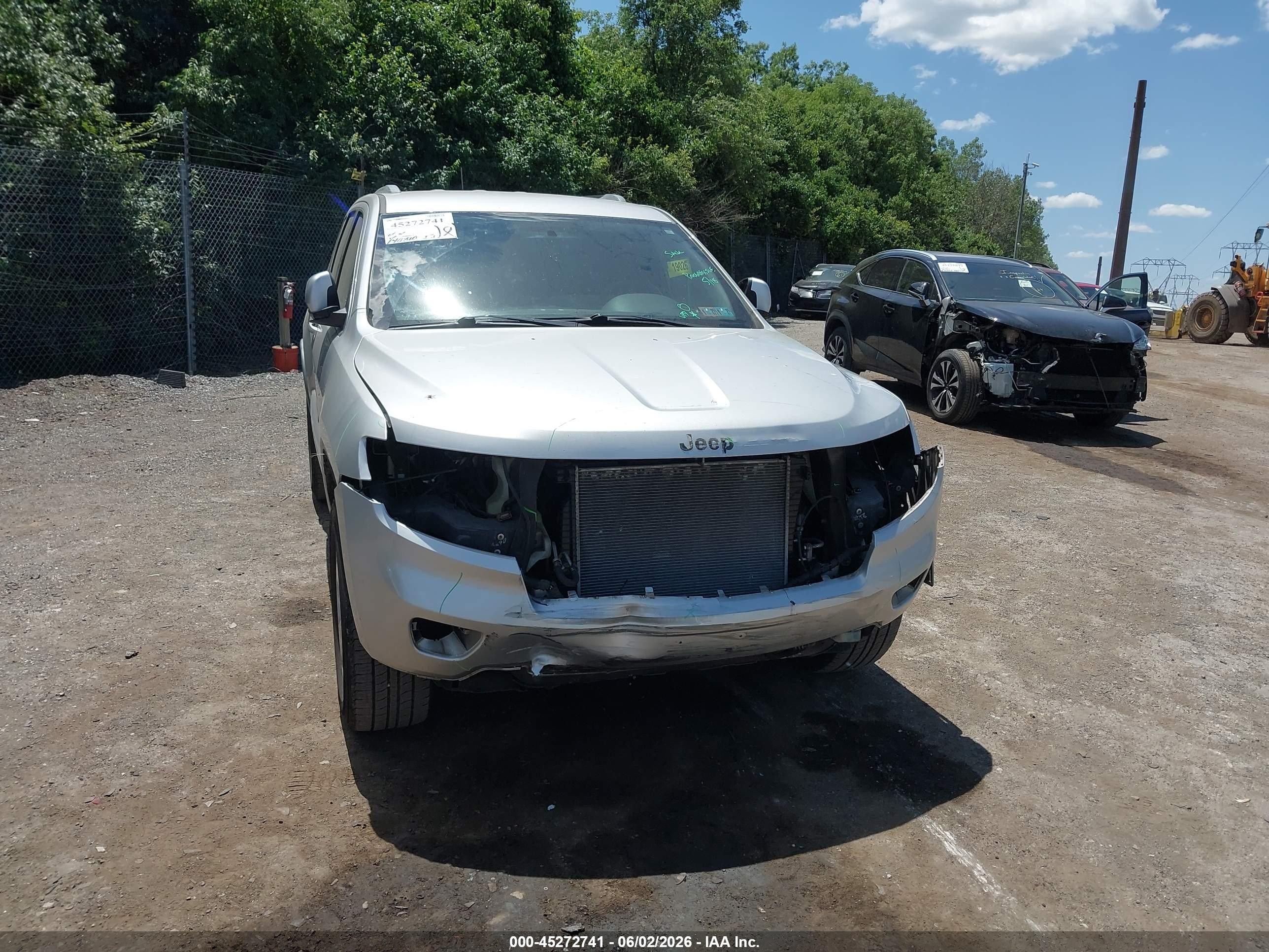 2011 Jeep Grand Cherokee Laredo Серебряный vin: 1J4RR4GG6BC542755