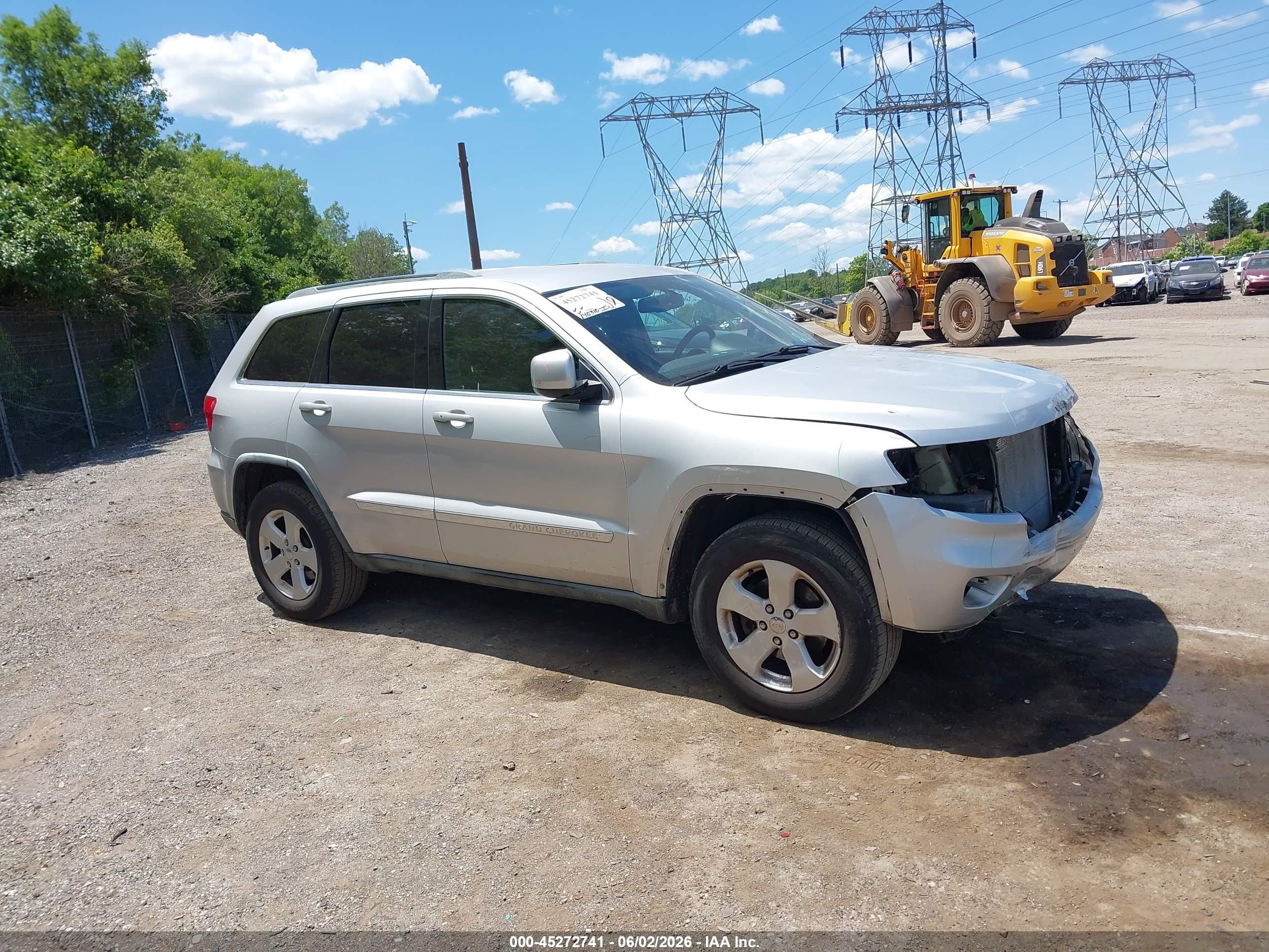 2011 Jeep Grand Cherokee Laredo Серебряный vin: 1J4RR4GG6BC542755