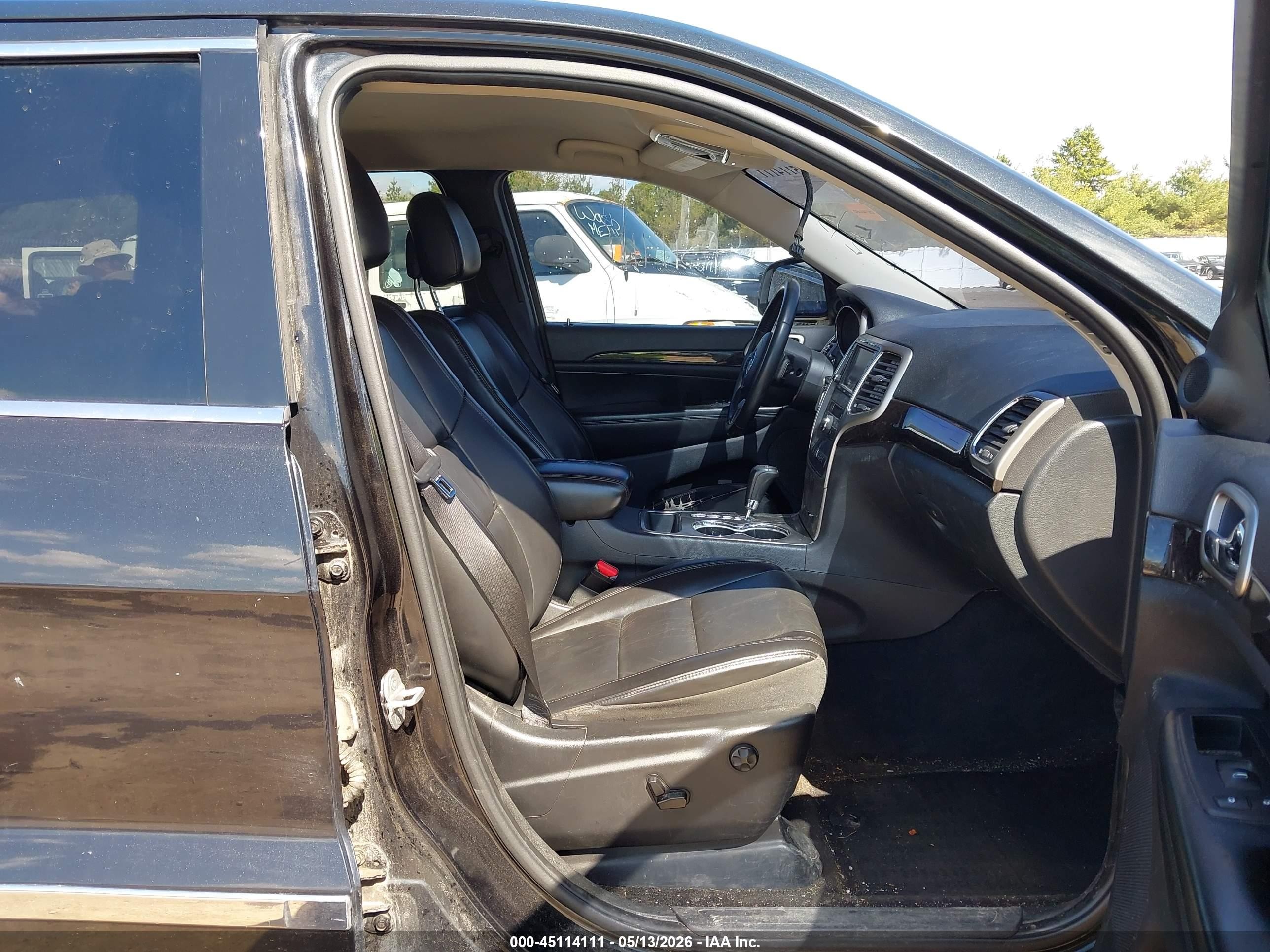 2011 Jeep Grand Cherokee Laredo Black vin: 1J4RR4GG6BC544201