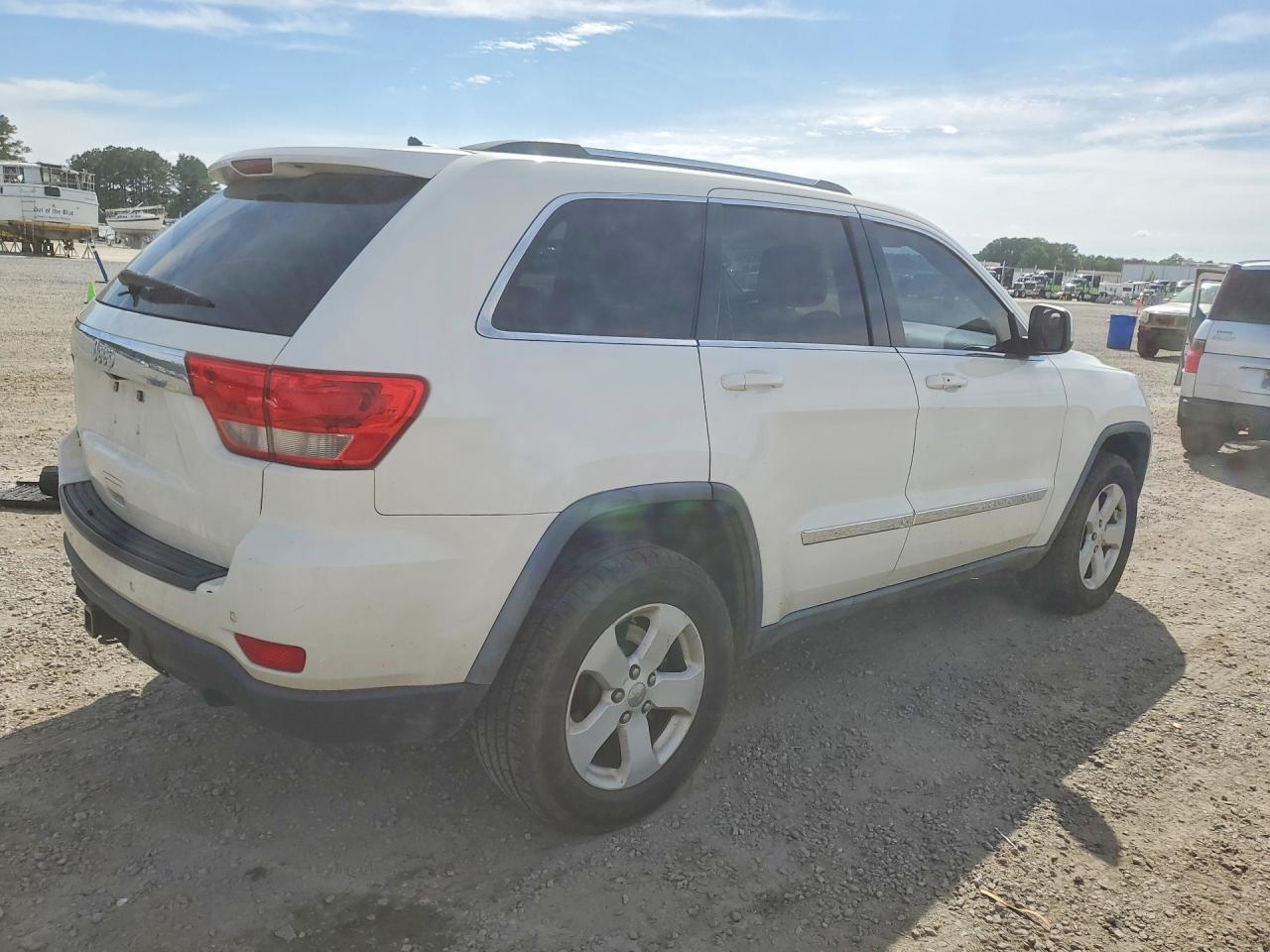 2011 Jeep Grand Cherokee Laredo White vin: 1J4RR4GG6BC54887
