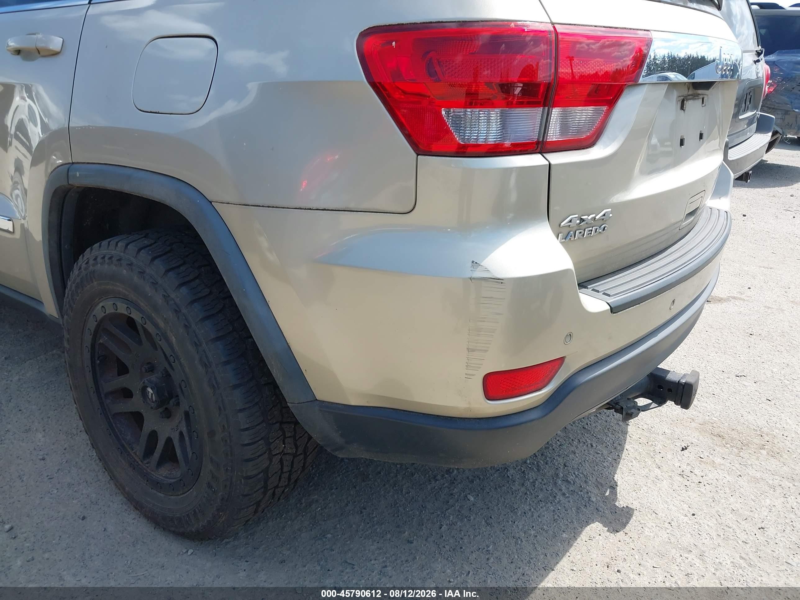 2011 Jeep Grand Cherokee Laredo Gold vin: 1J4RR4GG6BC558213