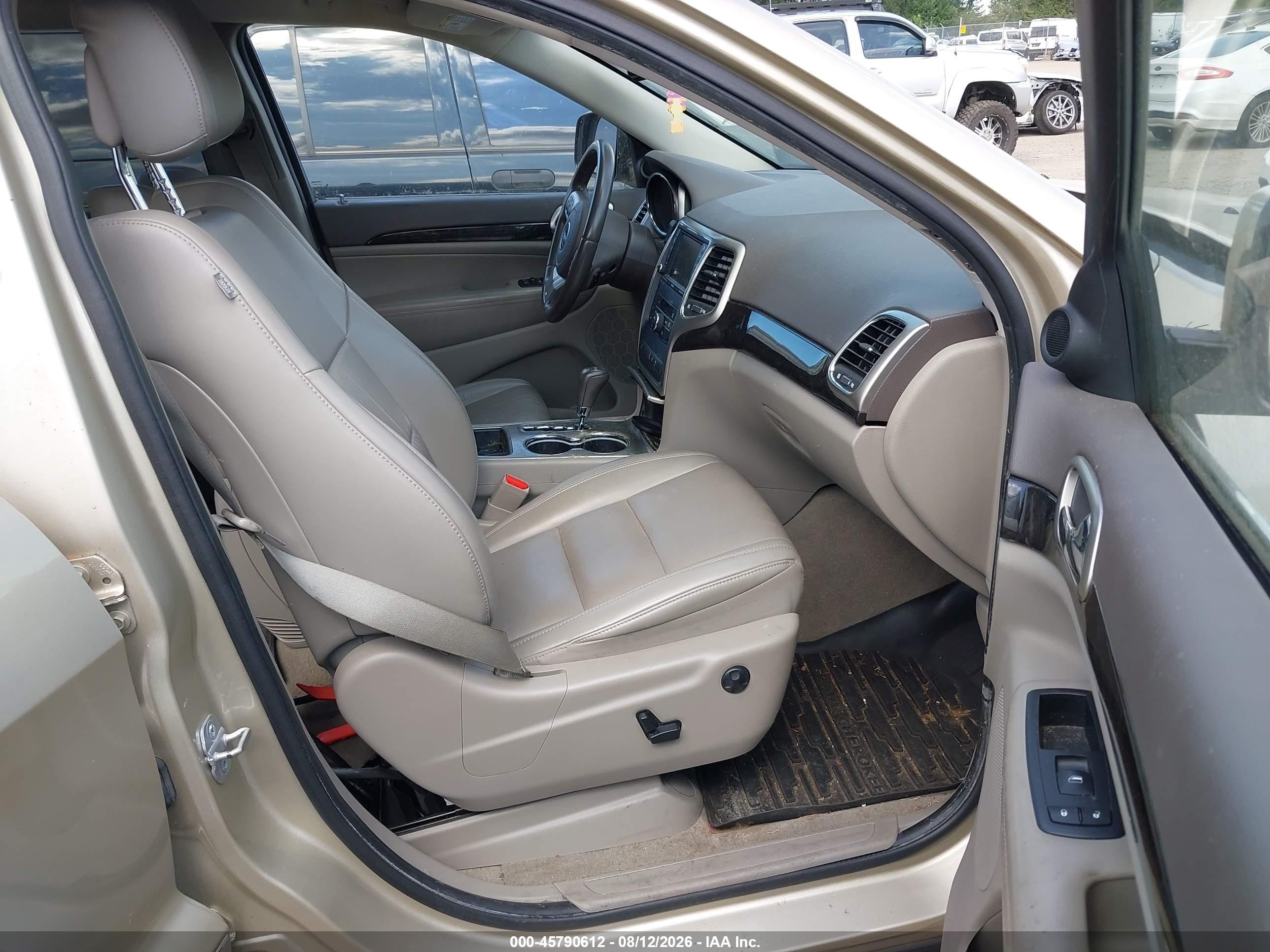 2011 Jeep Grand Cherokee Laredo Gold vin: 1J4RR4GG6BC558213