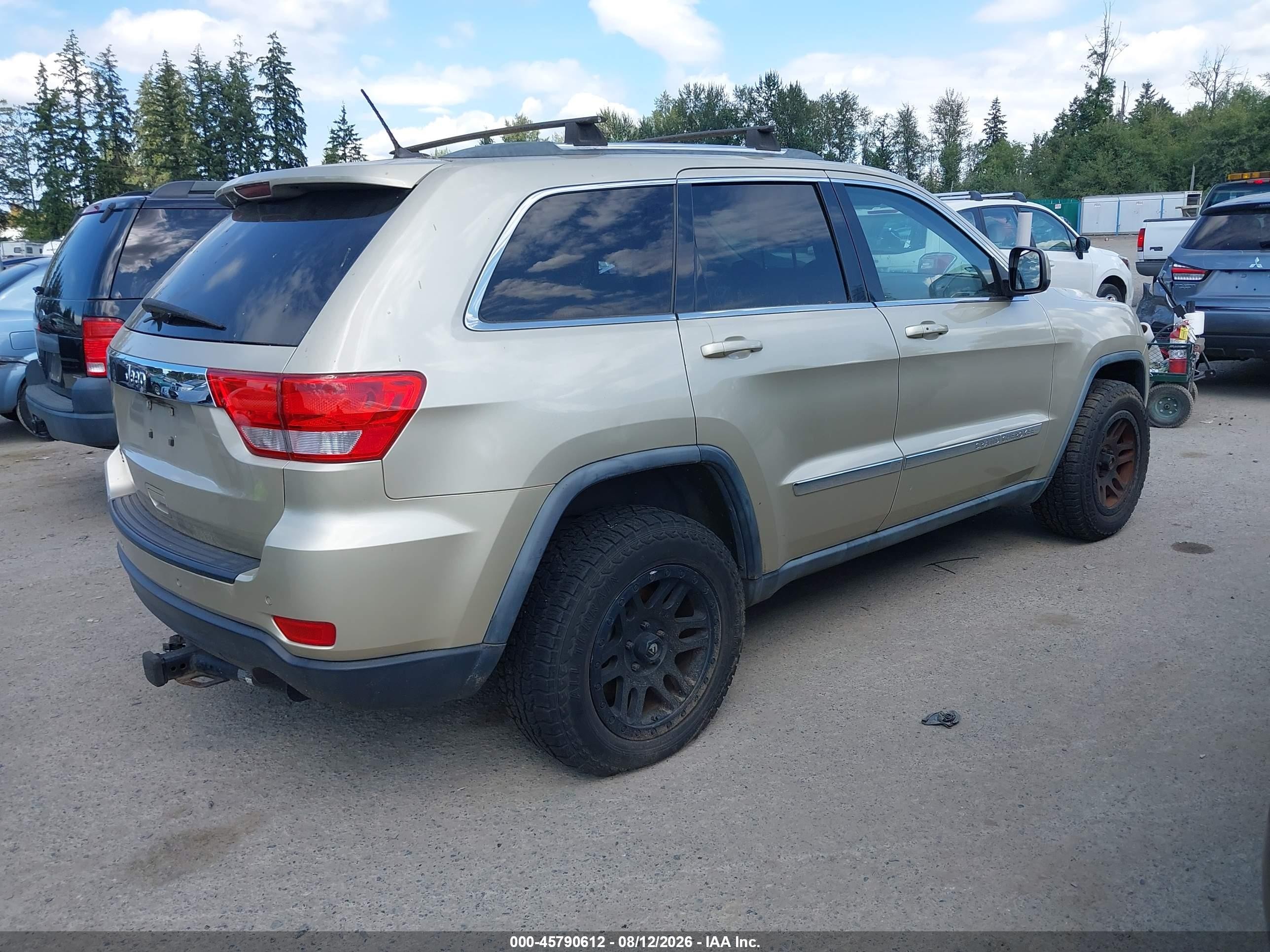 2011 Jeep Grand Cherokee Laredo Gold vin: 1J4RR4GG6BC558213