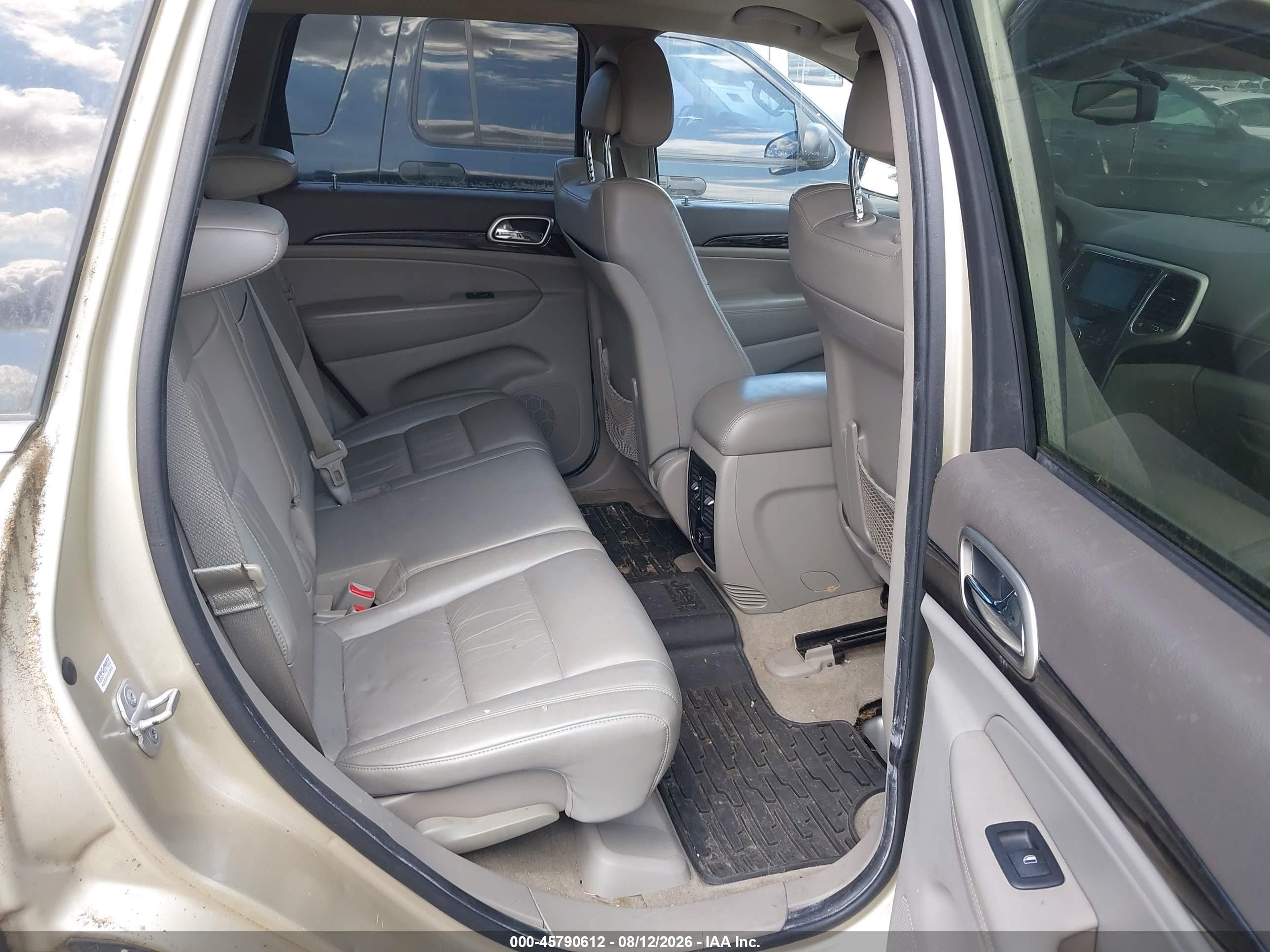 2011 Jeep Grand Cherokee Laredo Gold vin: 1J4RR4GG6BC558213