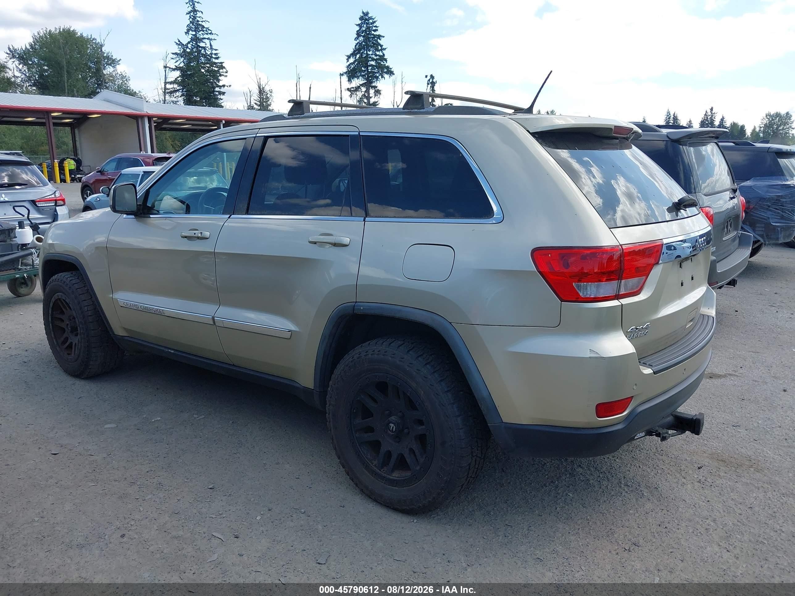2011 Jeep Grand Cherokee Laredo Gold vin: 1J4RR4GG6BC558213
