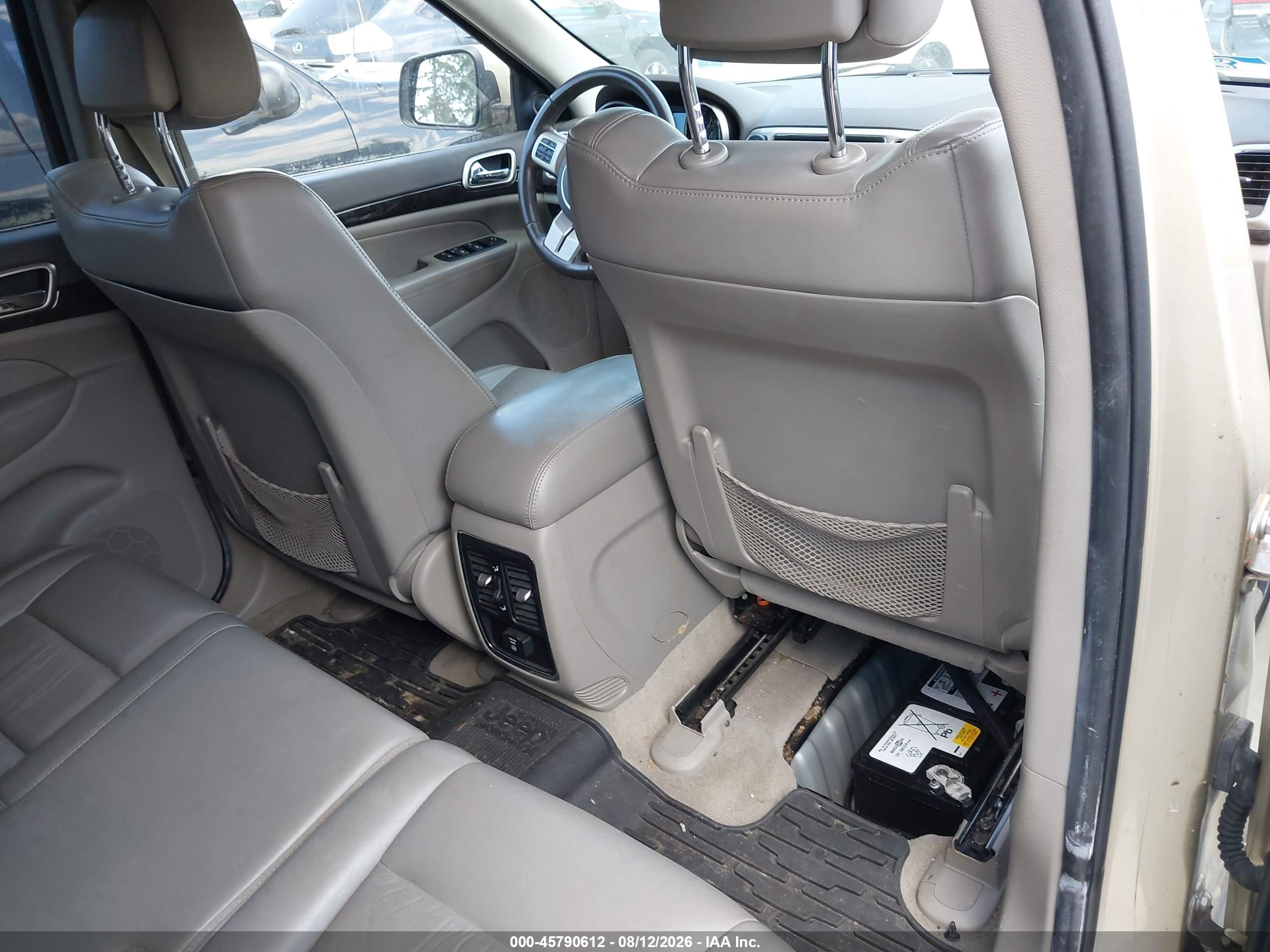 2011 Jeep Grand Cherokee Laredo Gold vin: 1J4RR4GG6BC558213