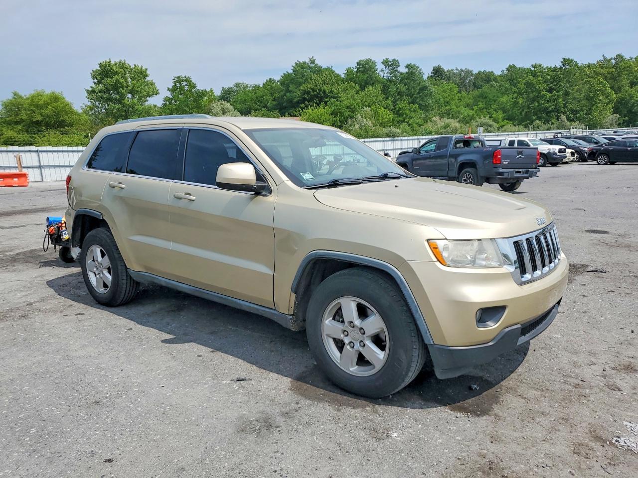 2011 Jeep Grand Cherokee Sport Gold vin: 1J4RR4GG6BC567056