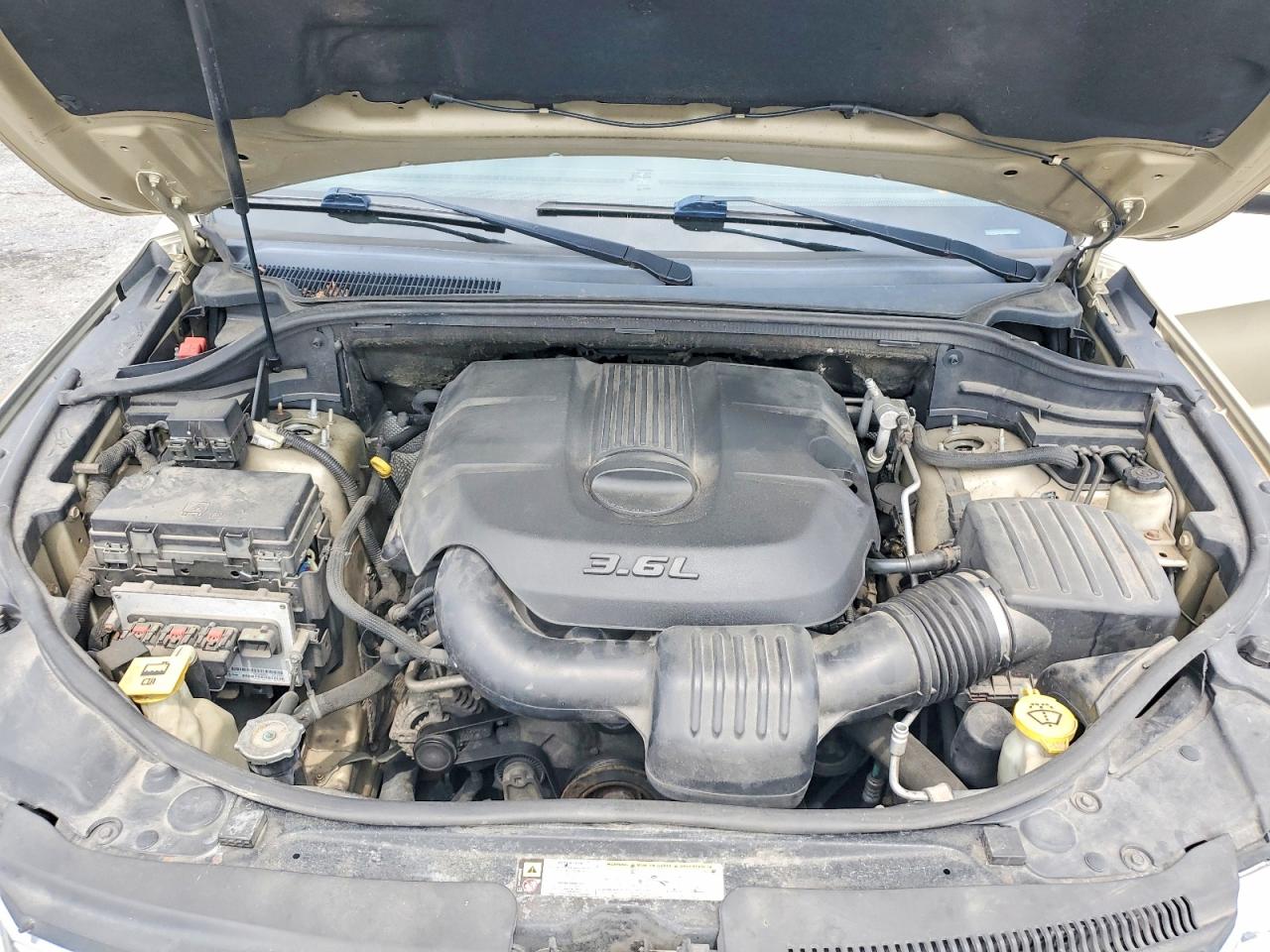 2011 Jeep Grand Cherokee Sport Gold vin: 1J4RR4GG6BC567056