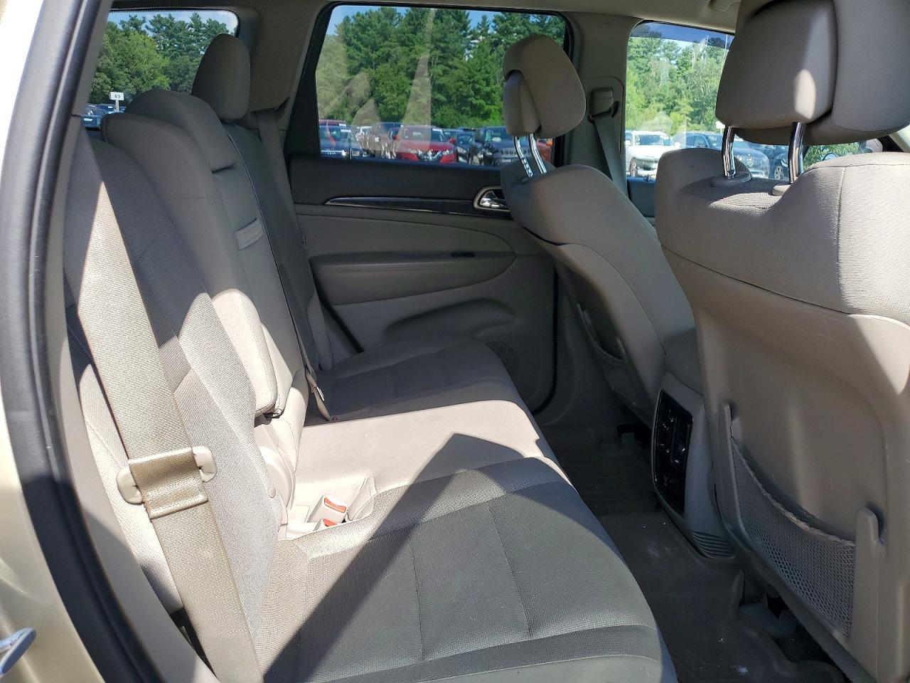 2011 Jeep Grand Cherokee Laredo Бежевый vin: 1J4RR4GG6BC571818