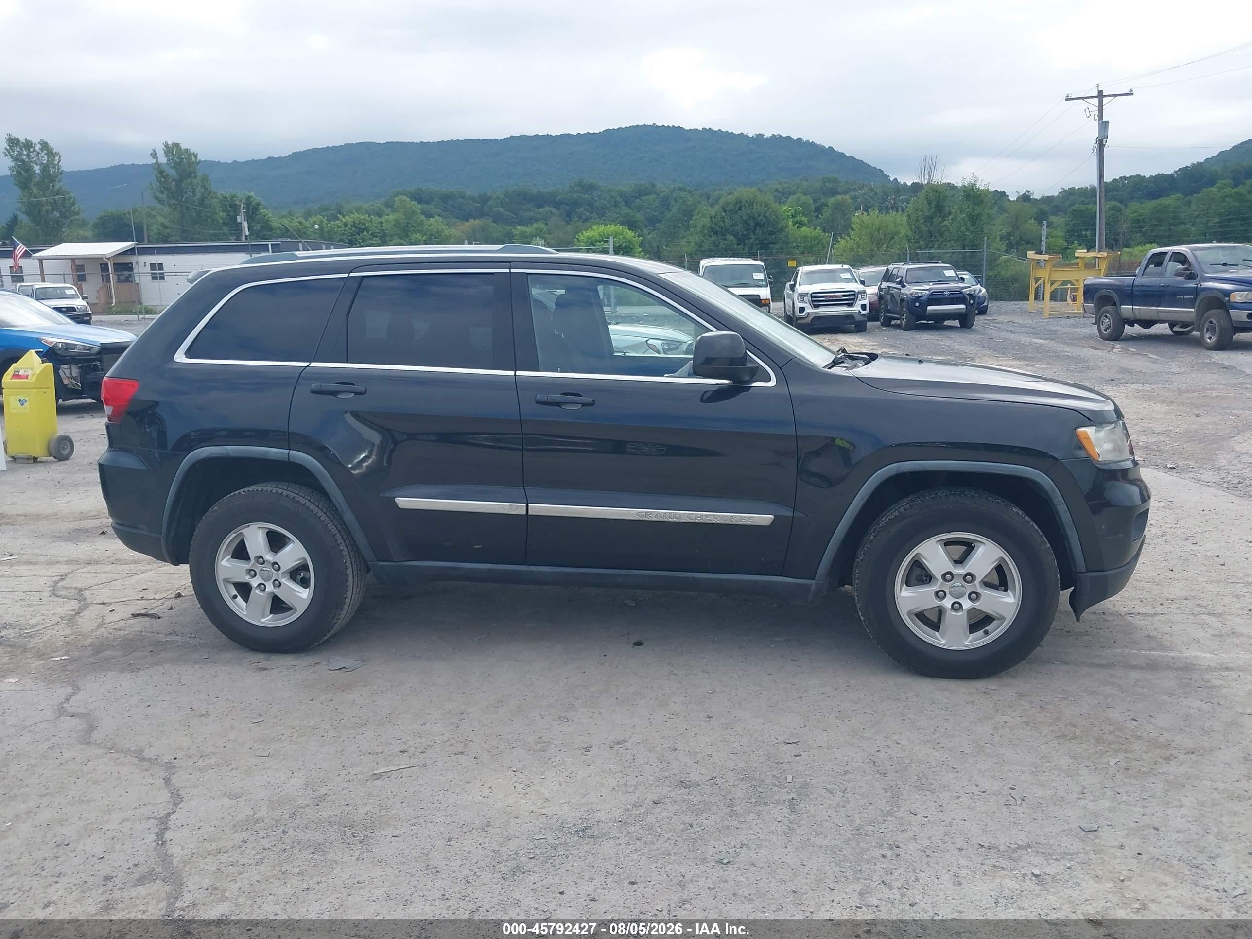 2011 Jeep Grand Cherokee Laredo Black vin: 1J4RR4GG6BC596735