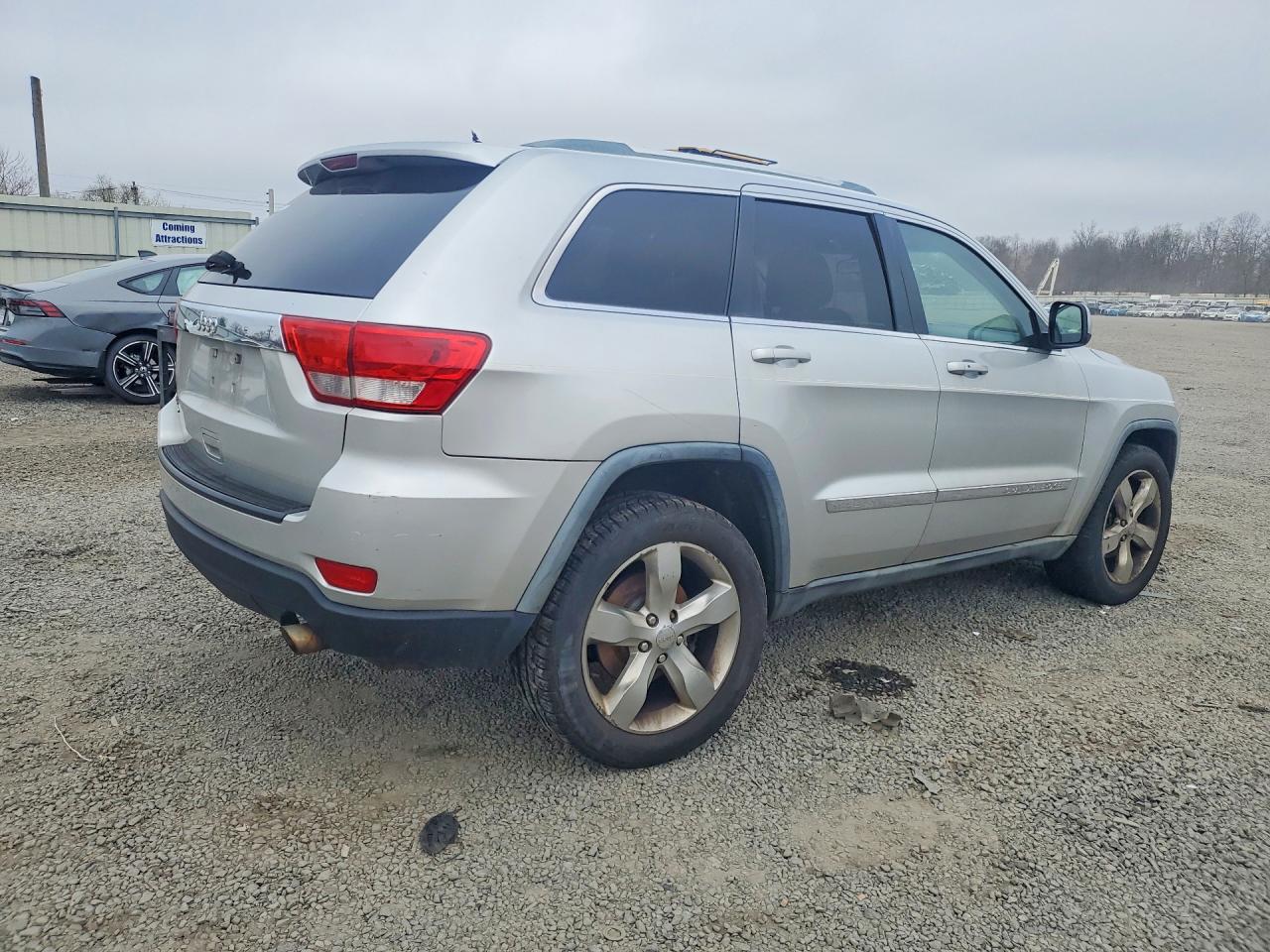2011 Jeep Grand Cherokee Laredo Silver vin: 1J4RR4GG6BC600511
