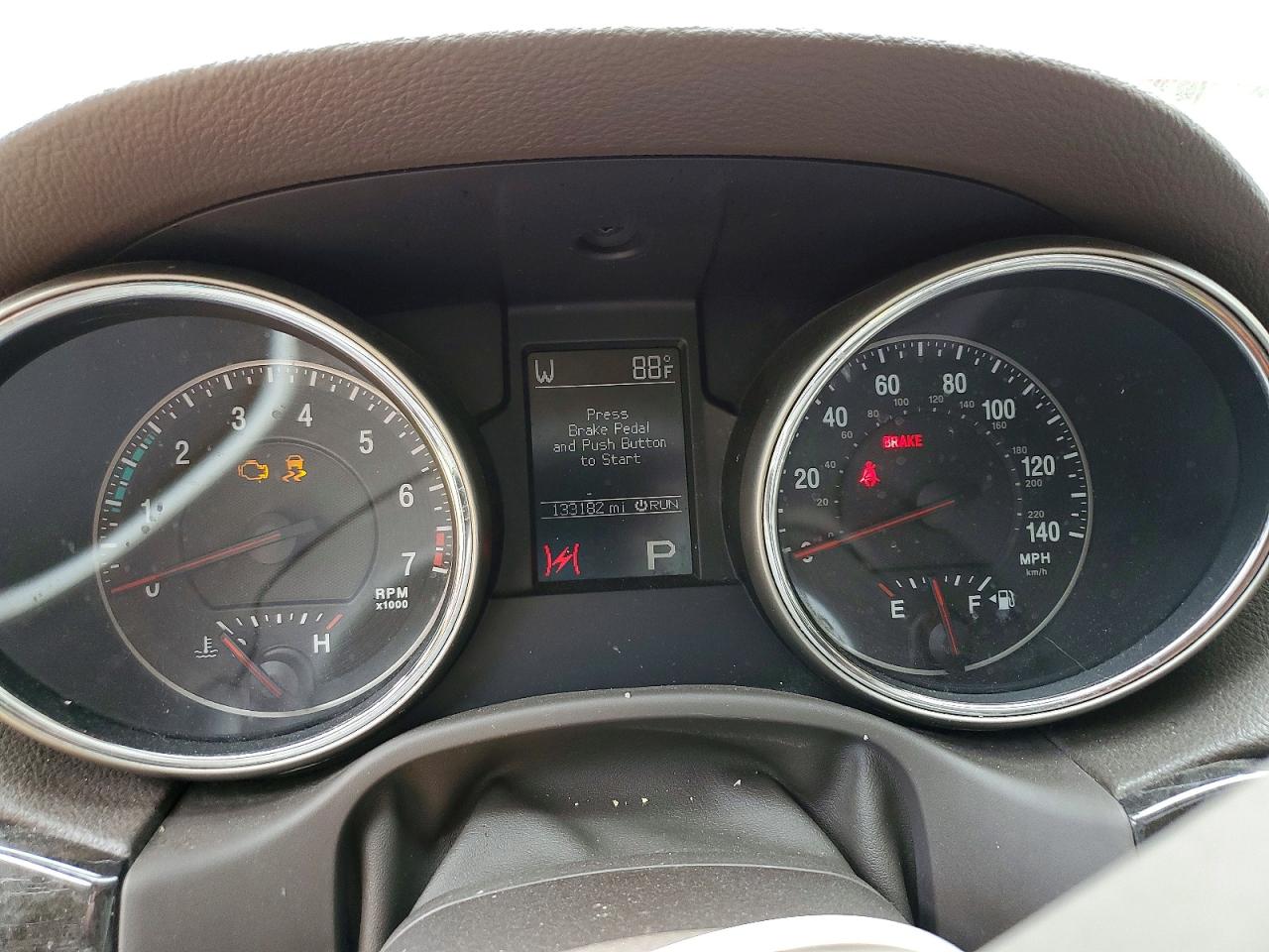 2011 Jeep Grand Cherokee Laredo Red vin: 1J4RR4GG6BC609404