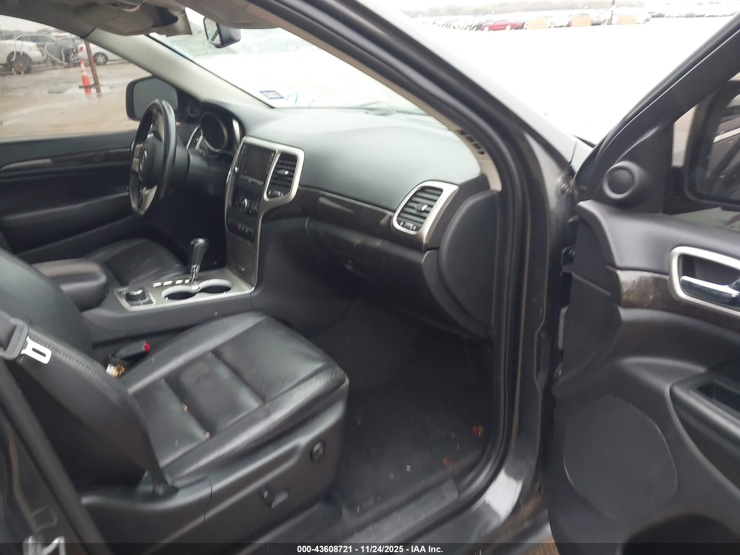 2011 Jeep Grand Cherokee Laredo Gray vin: 1J4RR4GG6BC610035