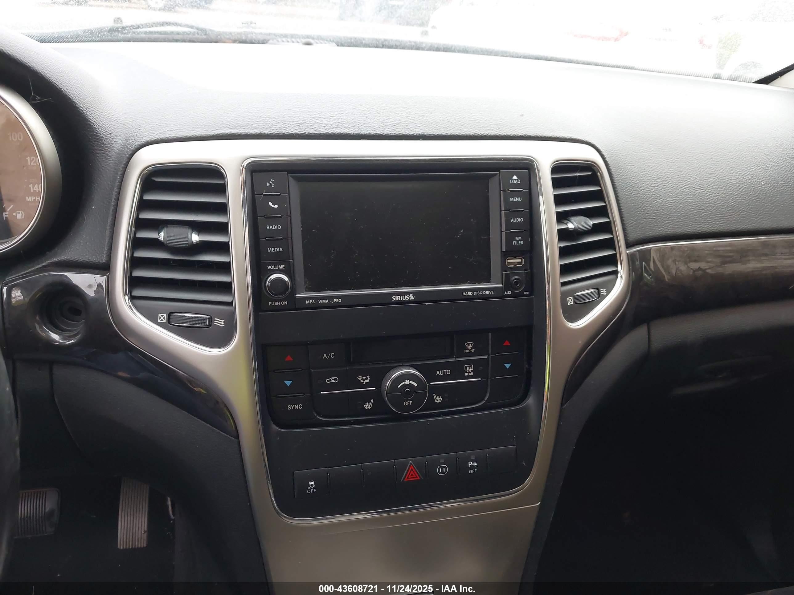 2011 Jeep Grand Cherokee Laredo Gray vin: 1J4RR4GG6BC610035