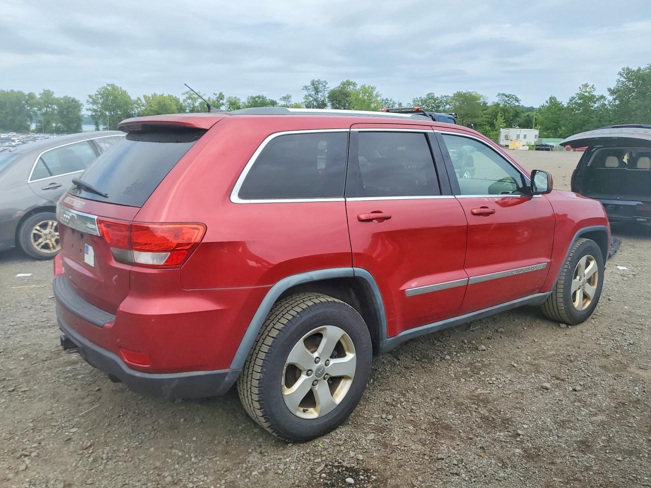 2011 Jeep Grand Cherokee Laredo Red vin: 1J4RR4GG6BC642242