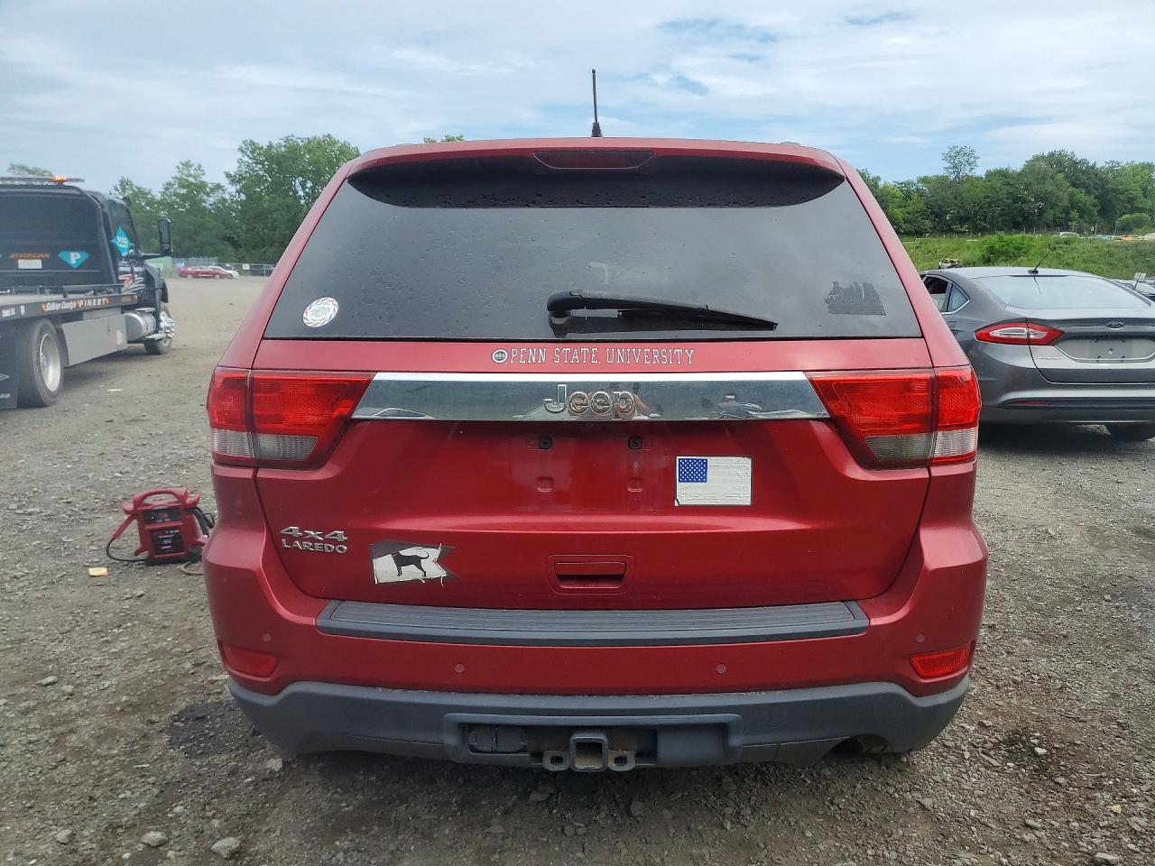 2011 Jeep Grand Cherokee Laredo Red vin: 1J4RR4GG6BC642242