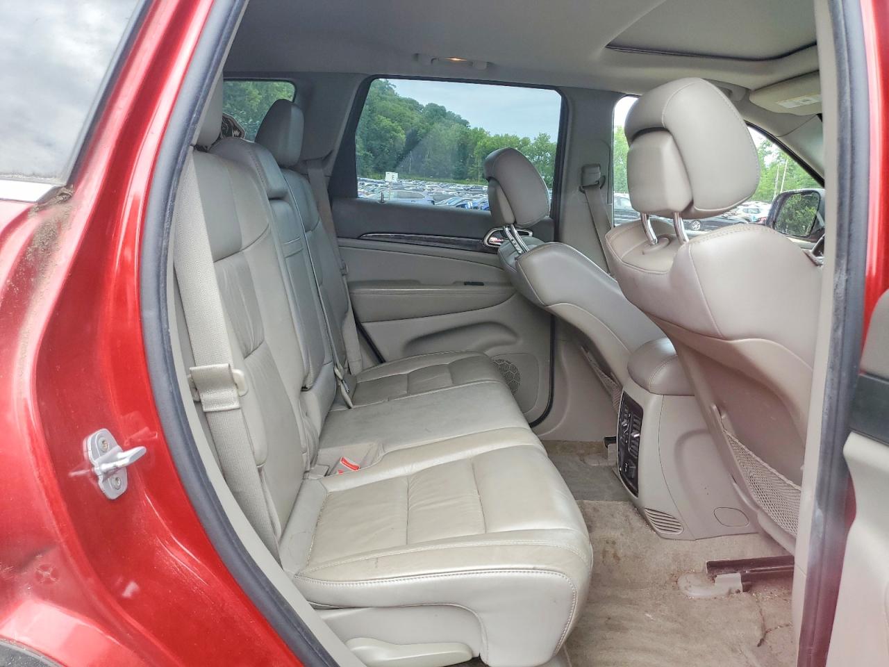 2011 Jeep Grand Cherokee Laredo Red vin: 1J4RR4GG6BC642242