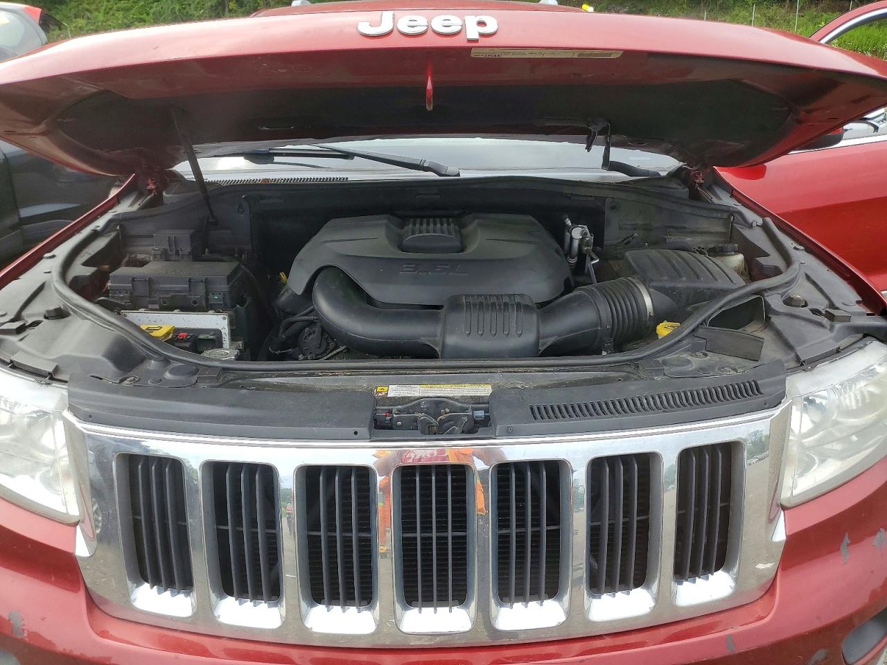 2011 Jeep Grand Cherokee Laredo Red vin: 1J4RR4GG6BC642242