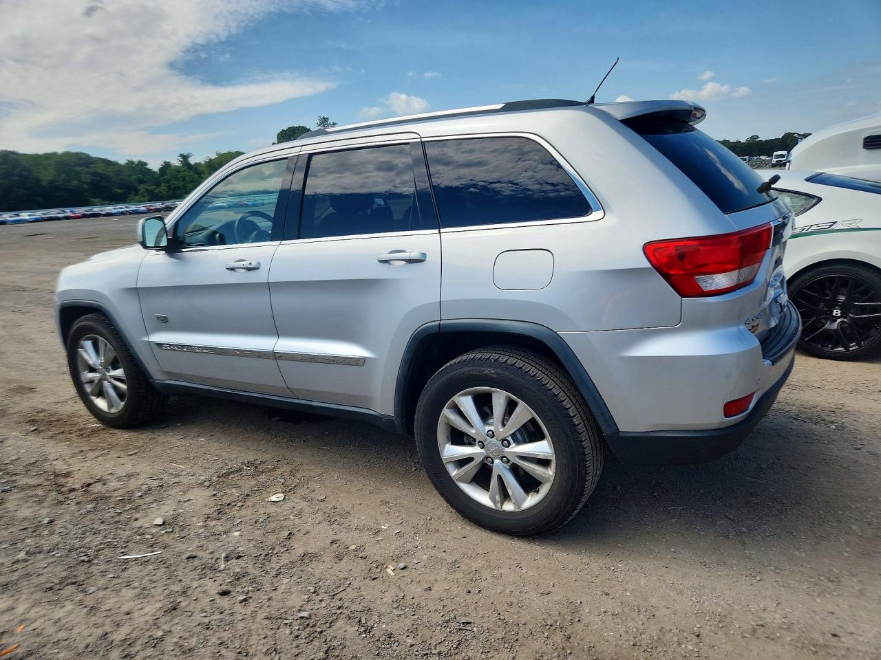 2011 Jeep Grand Cherokee Laredo Серебряный vin: 1J4RR4GG6BC673930