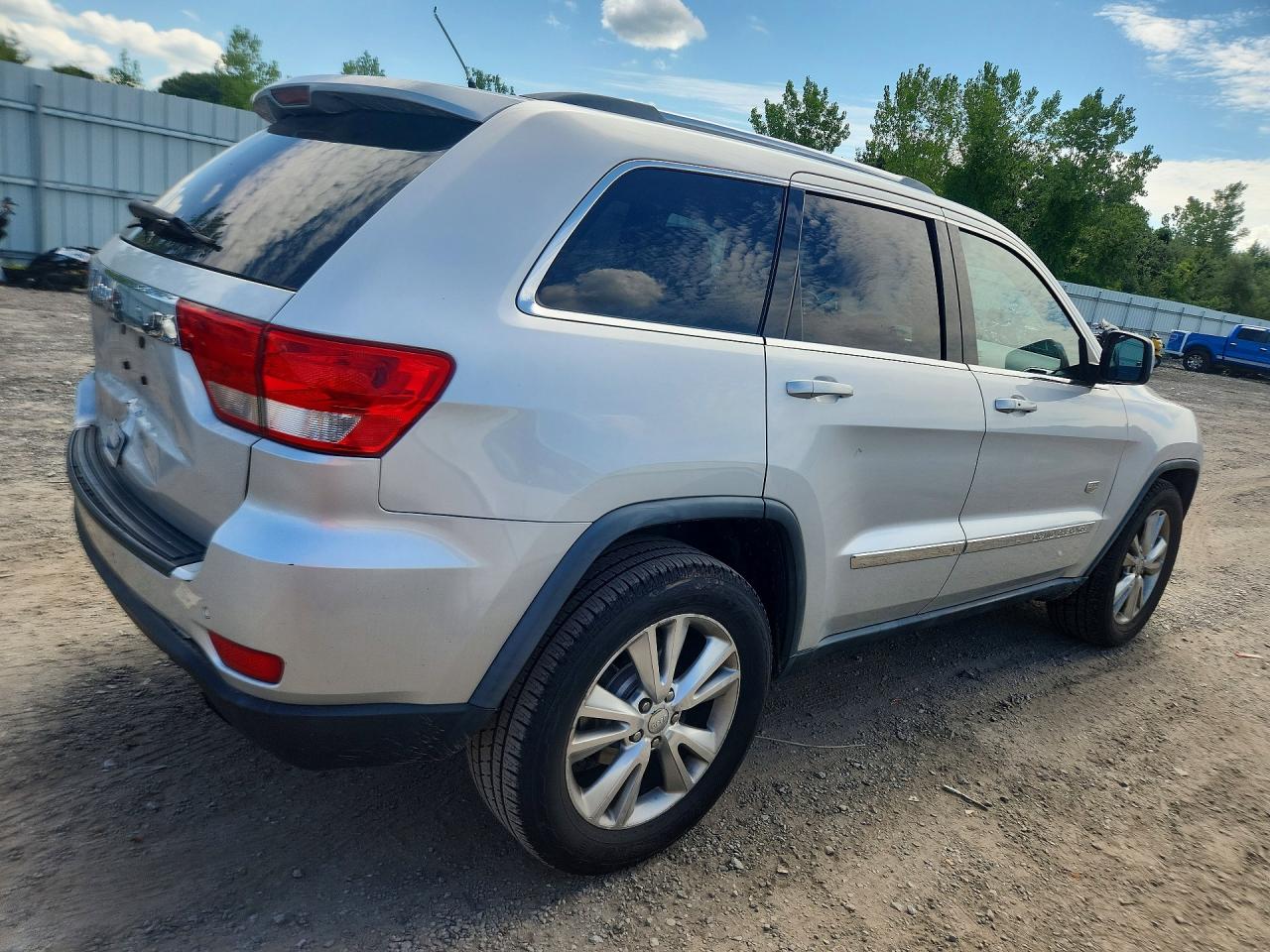 2011 Jeep Grand Cherokee Laredo Серебряный vin: 1J4RR4GG6BC673930