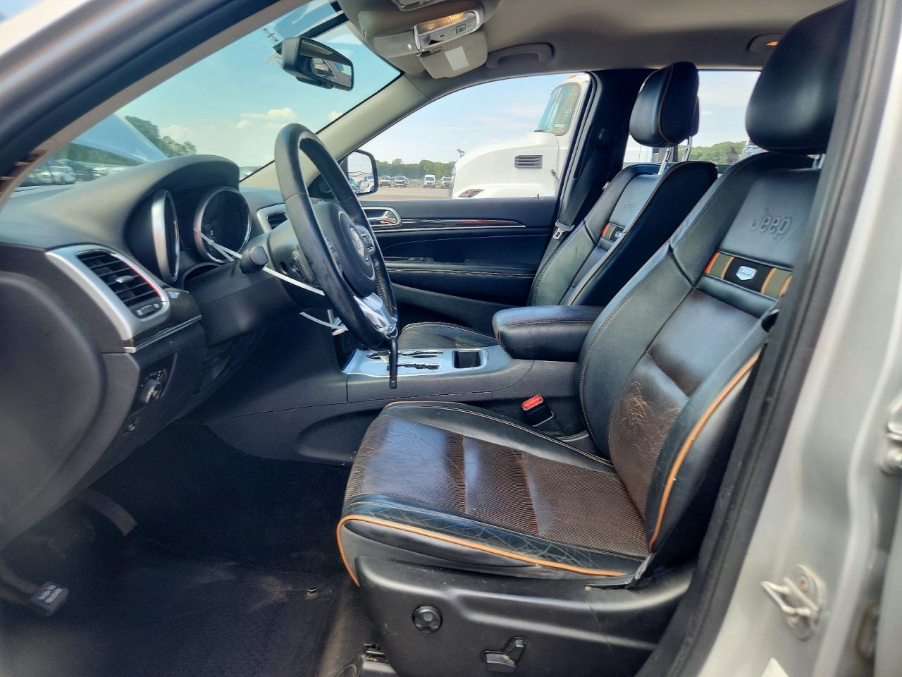 2011 Jeep Grand Cherokee Laredo Серебряный vin: 1J4RR4GG6BC673930