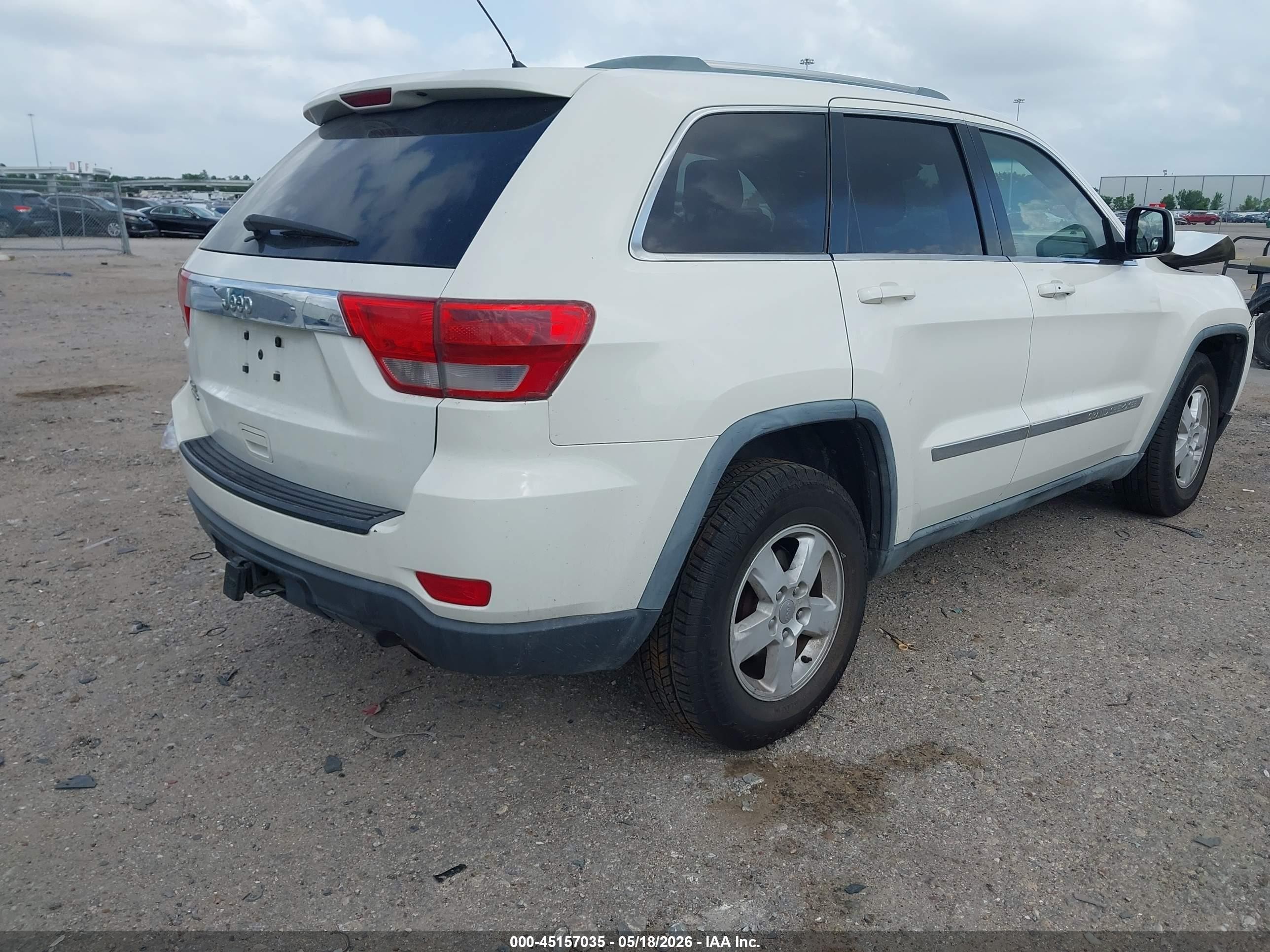 2011 Jeep Grand Cherokee Laredo White vin: 1J4RR4GG6BC685284