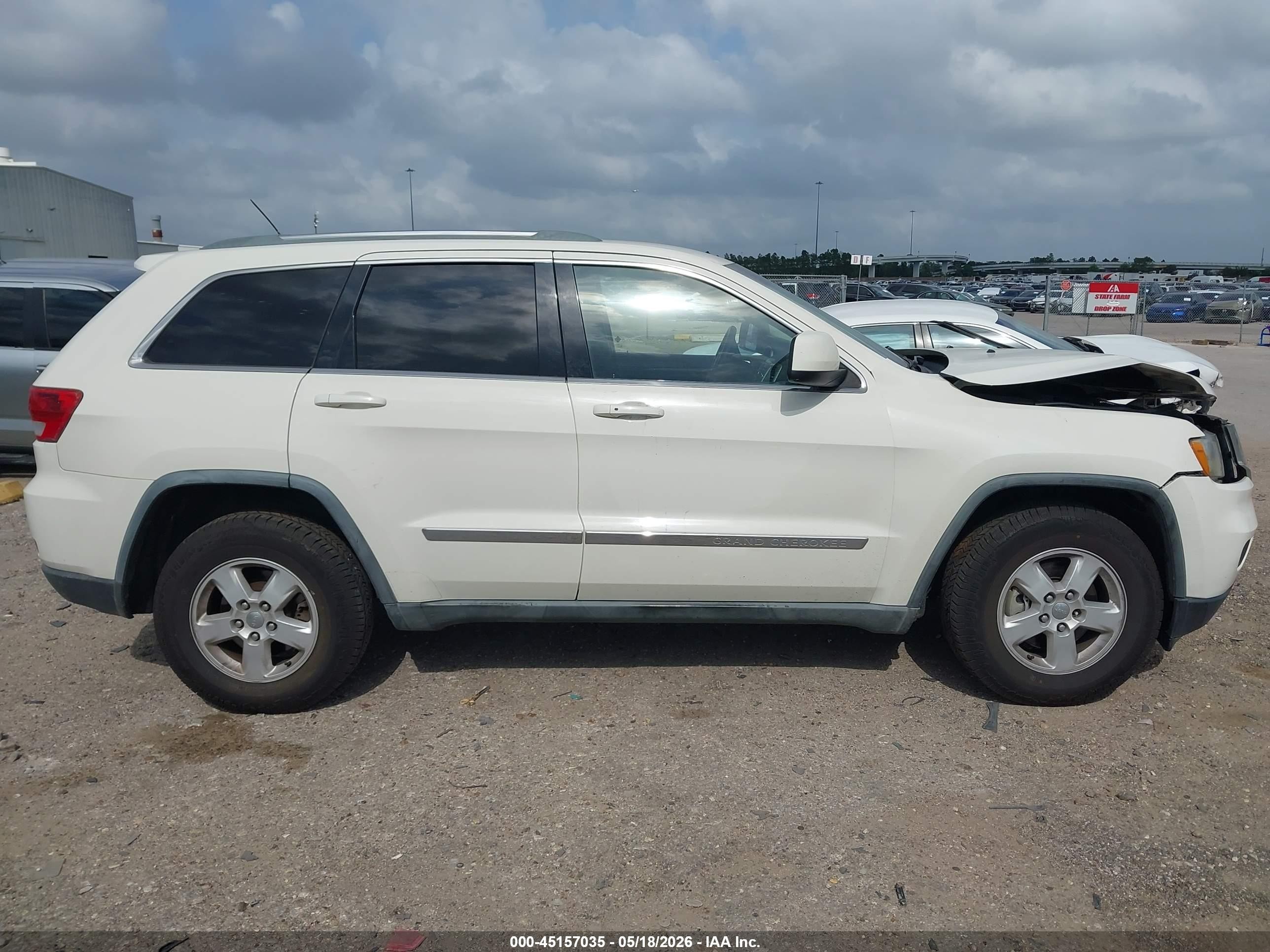 2011 Jeep Grand Cherokee Laredo White vin: 1J4RR4GG6BC685284