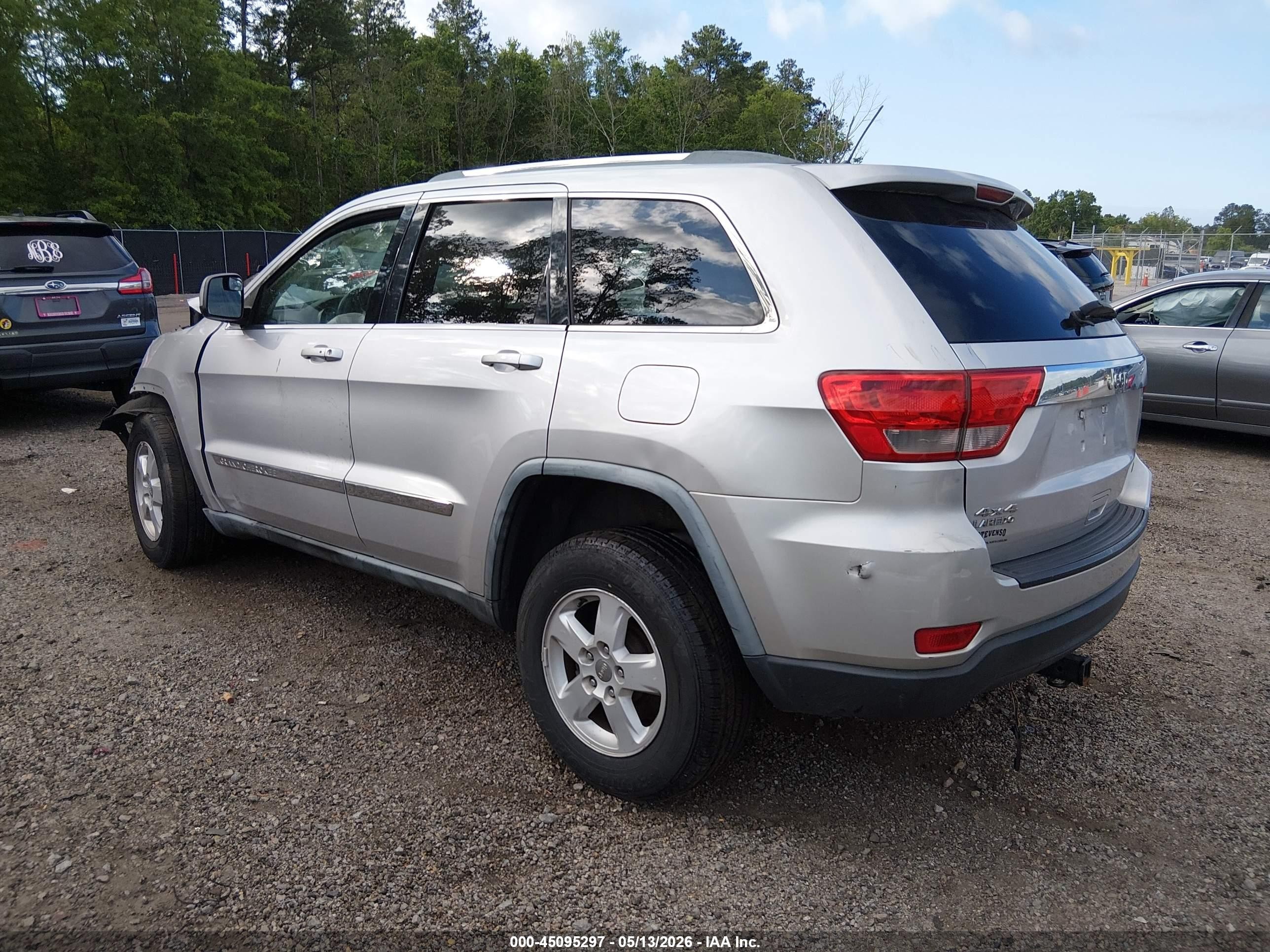 2011 Jeep Grand Cherokee Laredo Silver vin: 1J4RR4GG6BC705419
