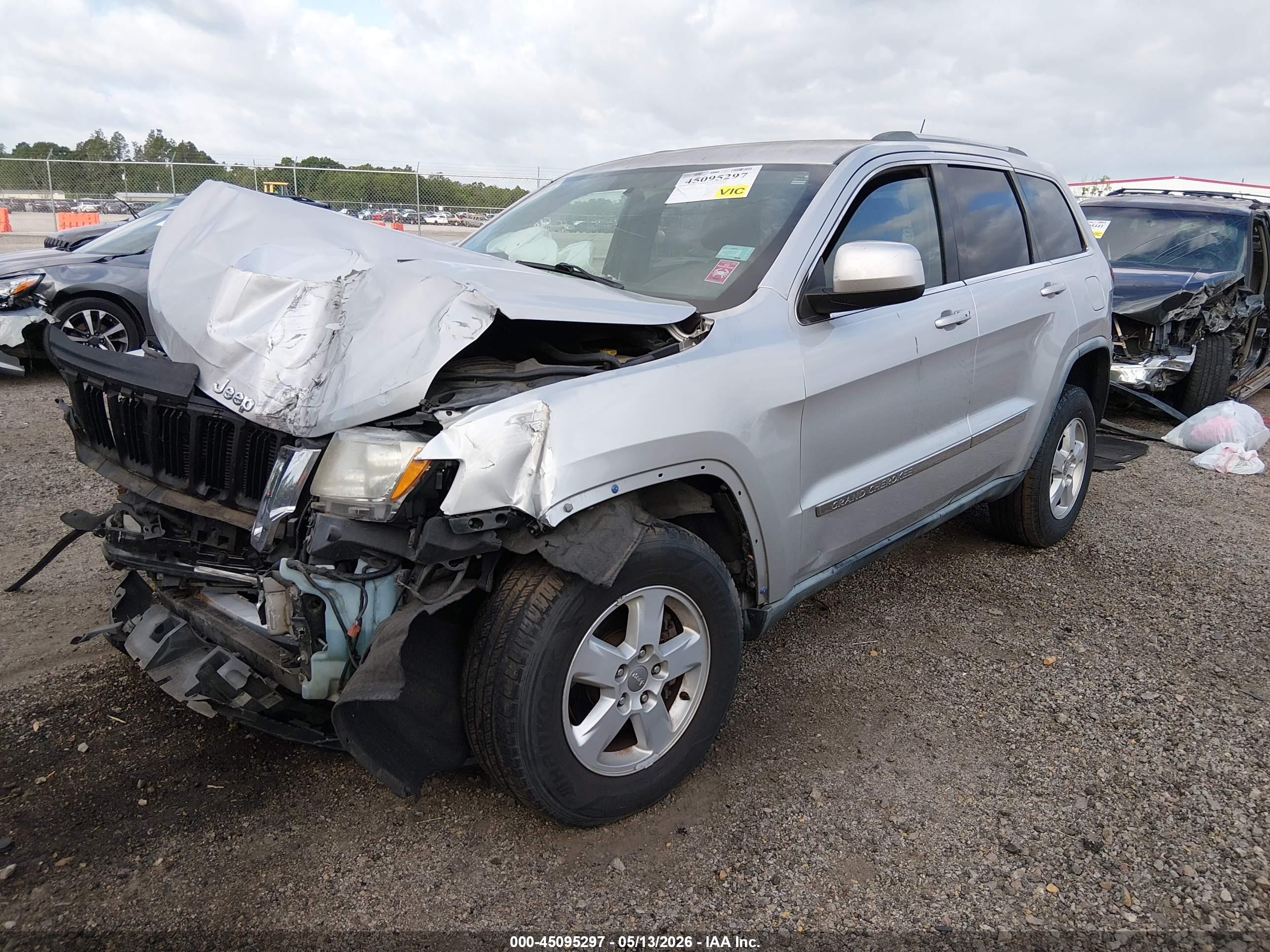 2011 Jeep Grand Cherokee Laredo Silver vin: 1J4RR4GG6BC705419