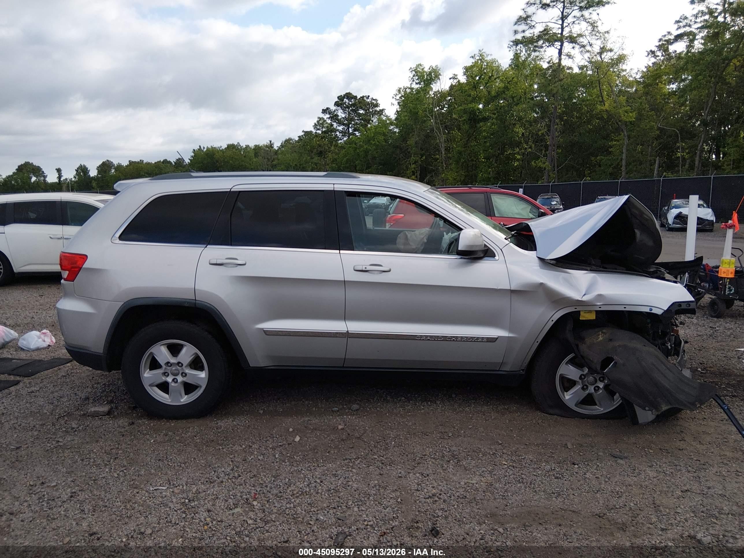 2011 Jeep Grand Cherokee Laredo Silver vin: 1J4RR4GG6BC705419