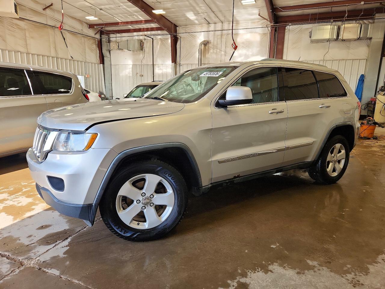 2011 Jeep Grand Cherokee Laredo Серебряный vin: 1J4RR4GG6BC738243