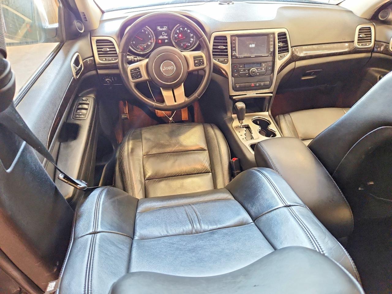 2011 Jeep Grand Cherokee Laredo Silver vin: 1J4RR4GG6BC738243