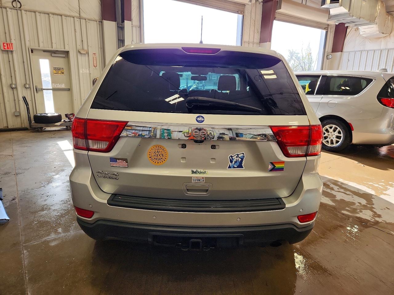 2011 Jeep Grand Cherokee Laredo Silver vin: 1J4RR4GG6BC738243