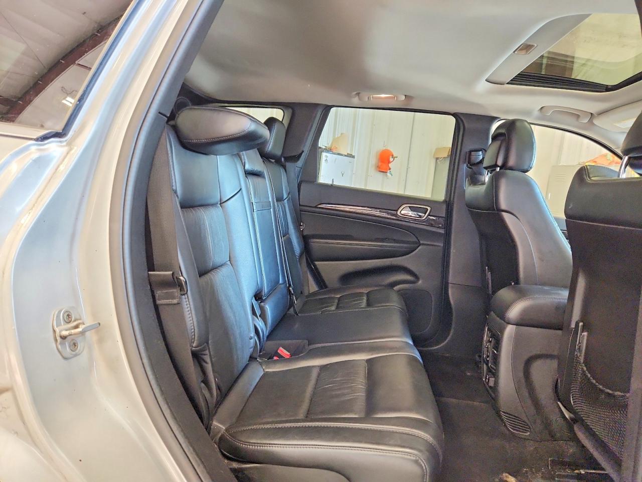 2011 Jeep Grand Cherokee Laredo Silver vin: 1J4RR4GG6BC738243