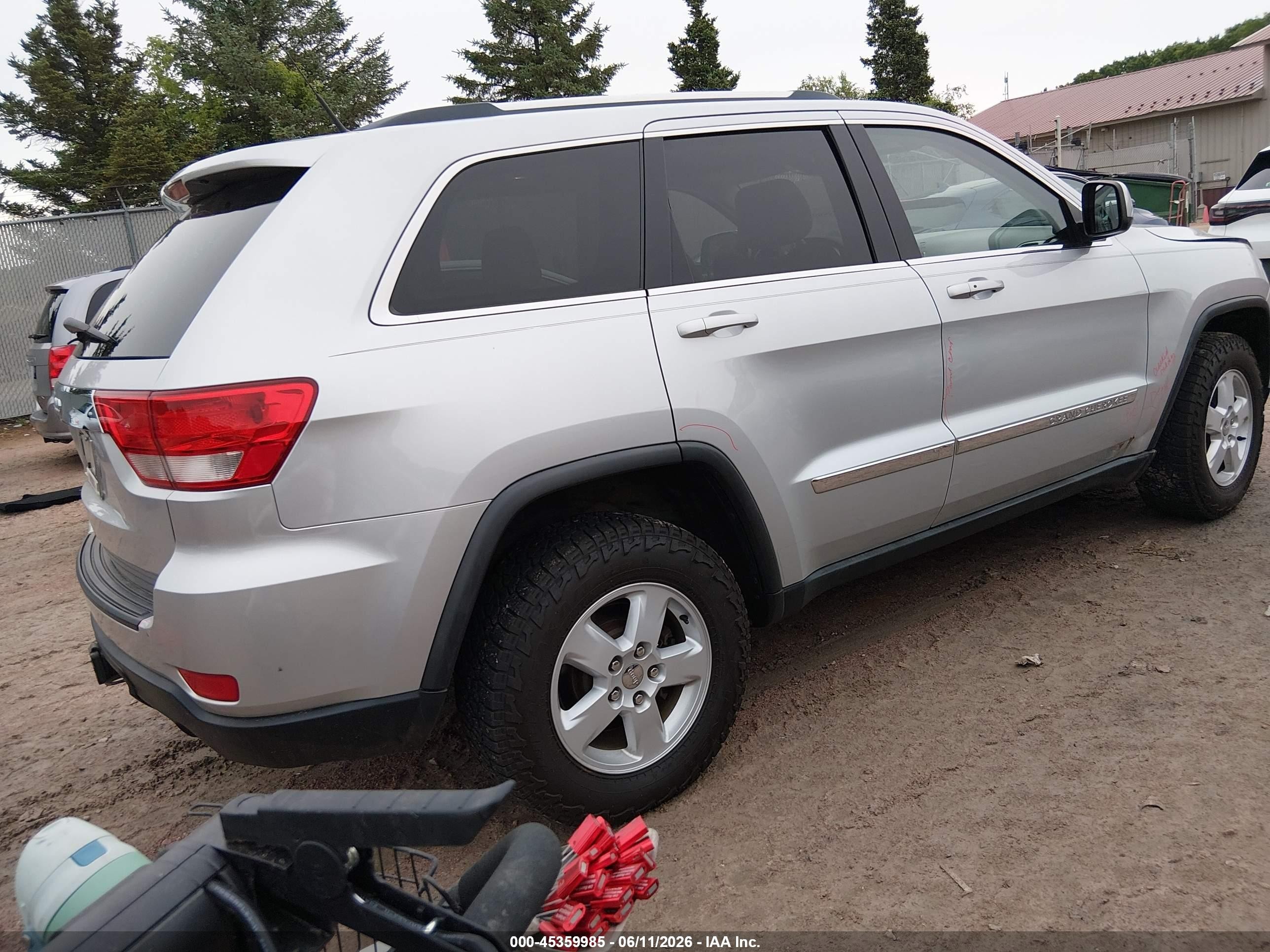 2011 Jeep Grand Cherokee Laredo Silver vin: 1J4RR4GG7BC518769