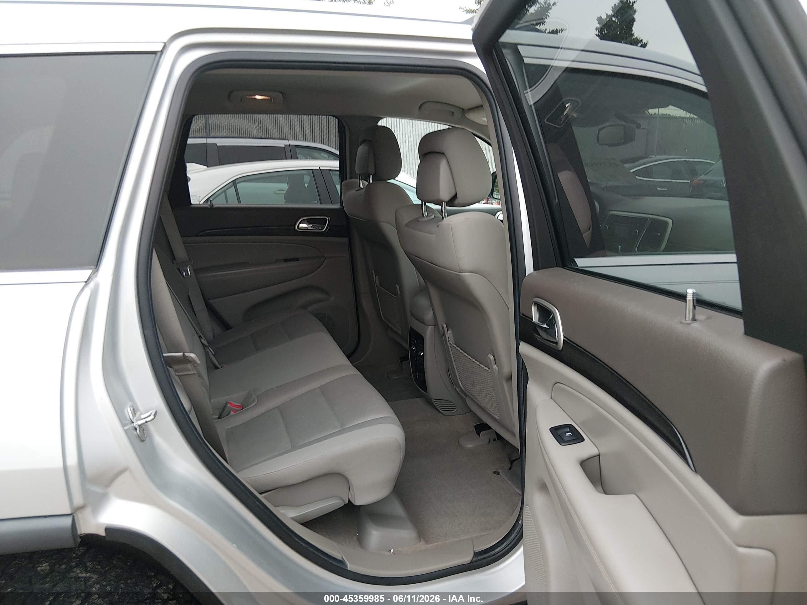 2011 Jeep Grand Cherokee Laredo Silver vin: 1J4RR4GG7BC518769