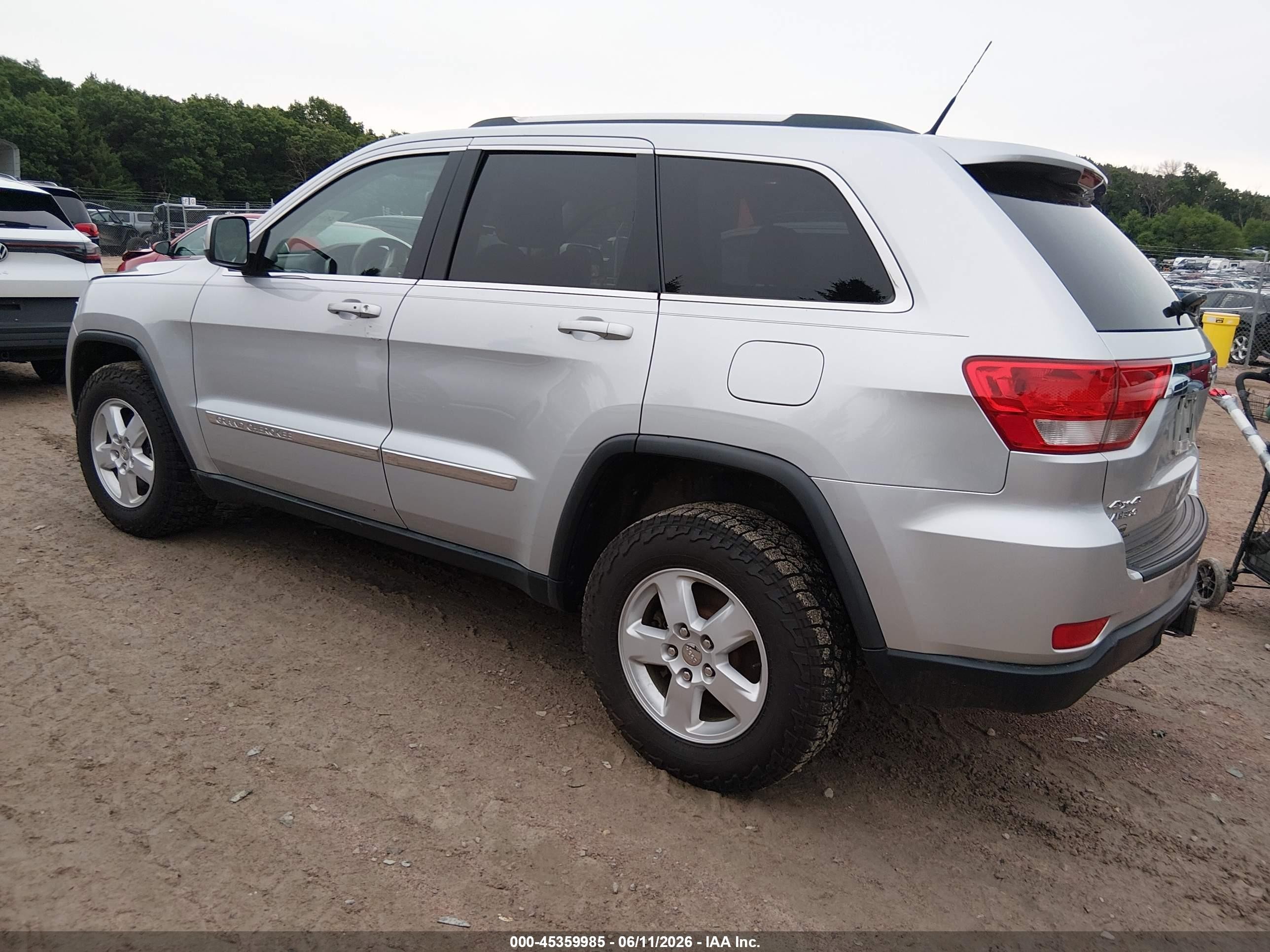 2011 Jeep Grand Cherokee Laredo Silver vin: 1J4RR4GG7BC518769