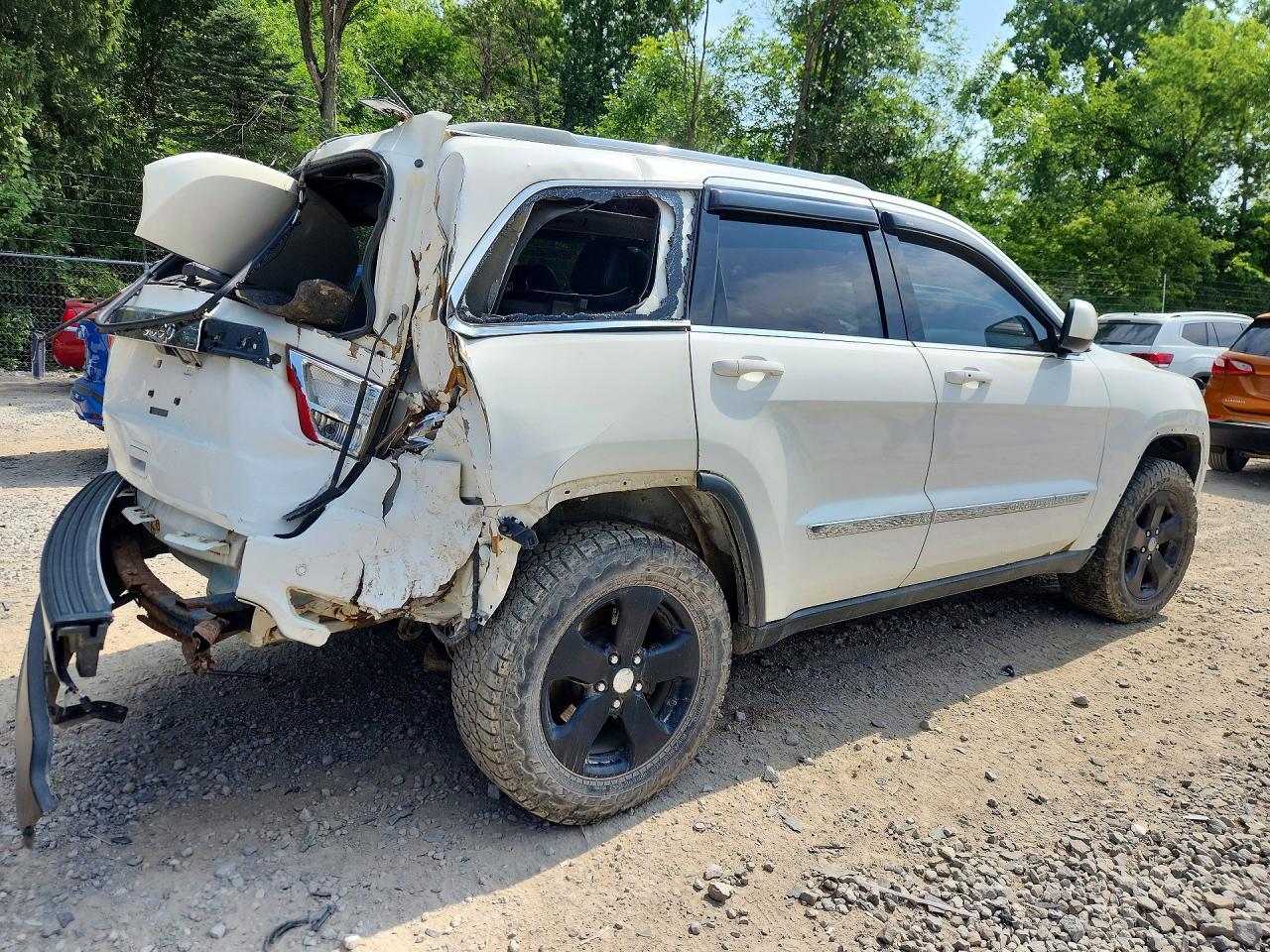 2011 Jeep Grand Cherokee Laredo White vin: 1J4RR4GG7BC544272