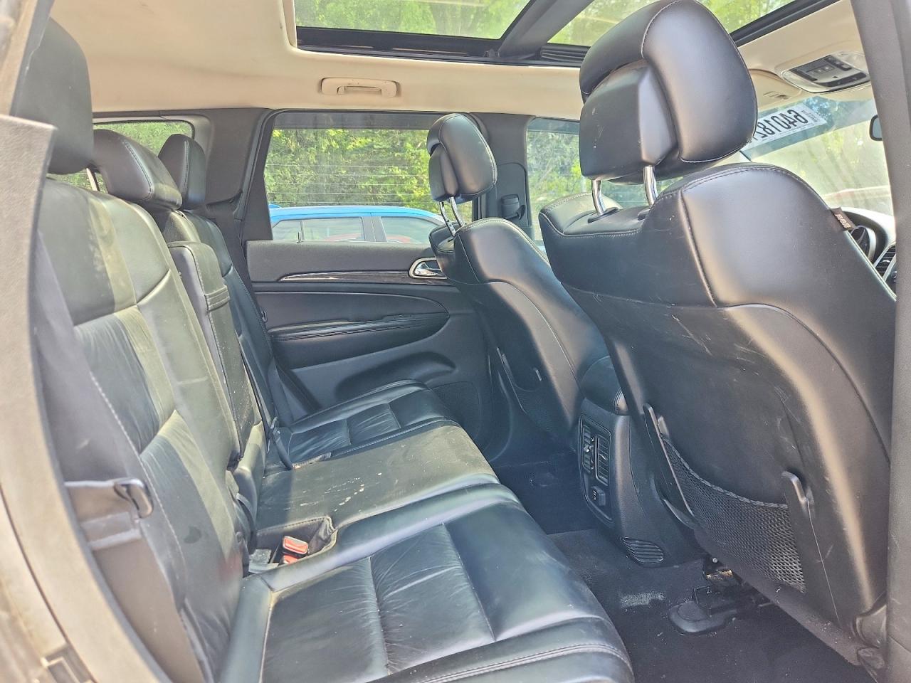 2011 Jeep Grand Cherokee Laredo White vin: 1J4RR4GG7BC544272