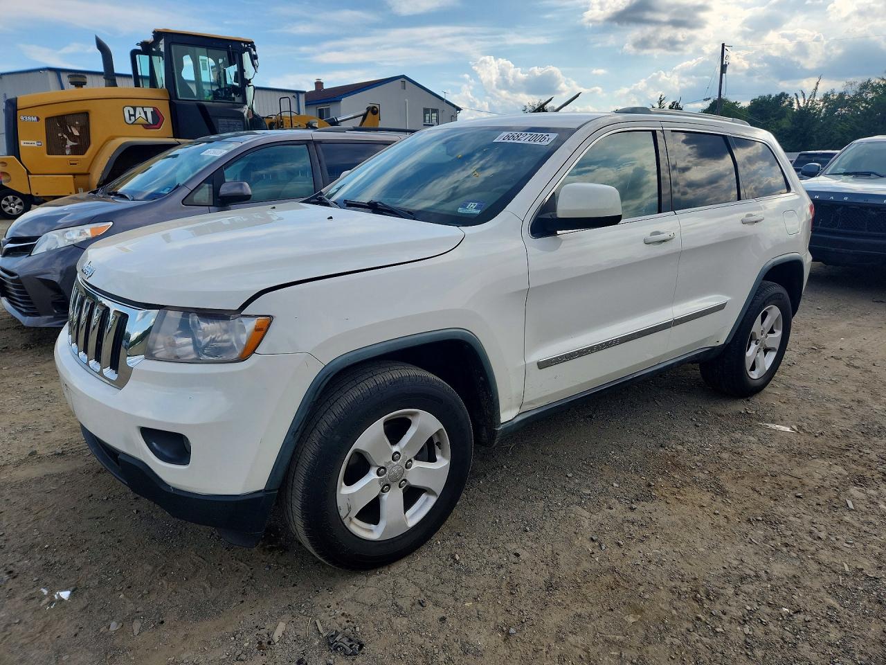 2011 Jeep Grand Cherokee Laredo White vin: 1J4RR4GG7BC544448