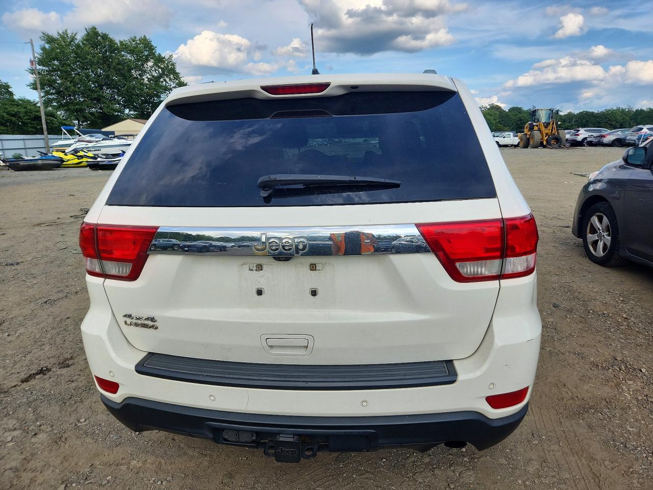 2011 Jeep Grand Cherokee Laredo White vin: 1J4RR4GG7BC544448
