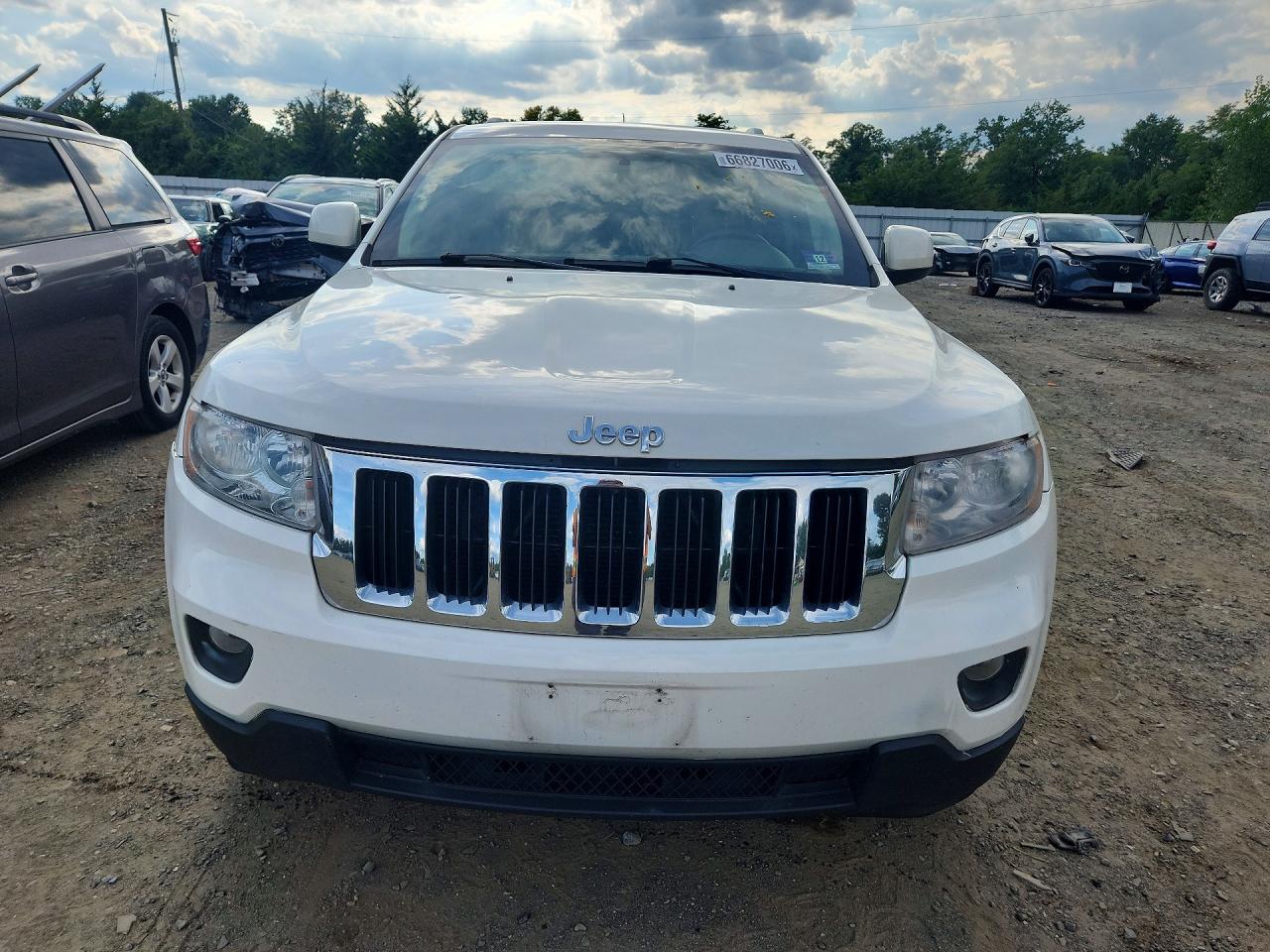 2011 Jeep Grand Cherokee Laredo White vin: 1J4RR4GG7BC544448