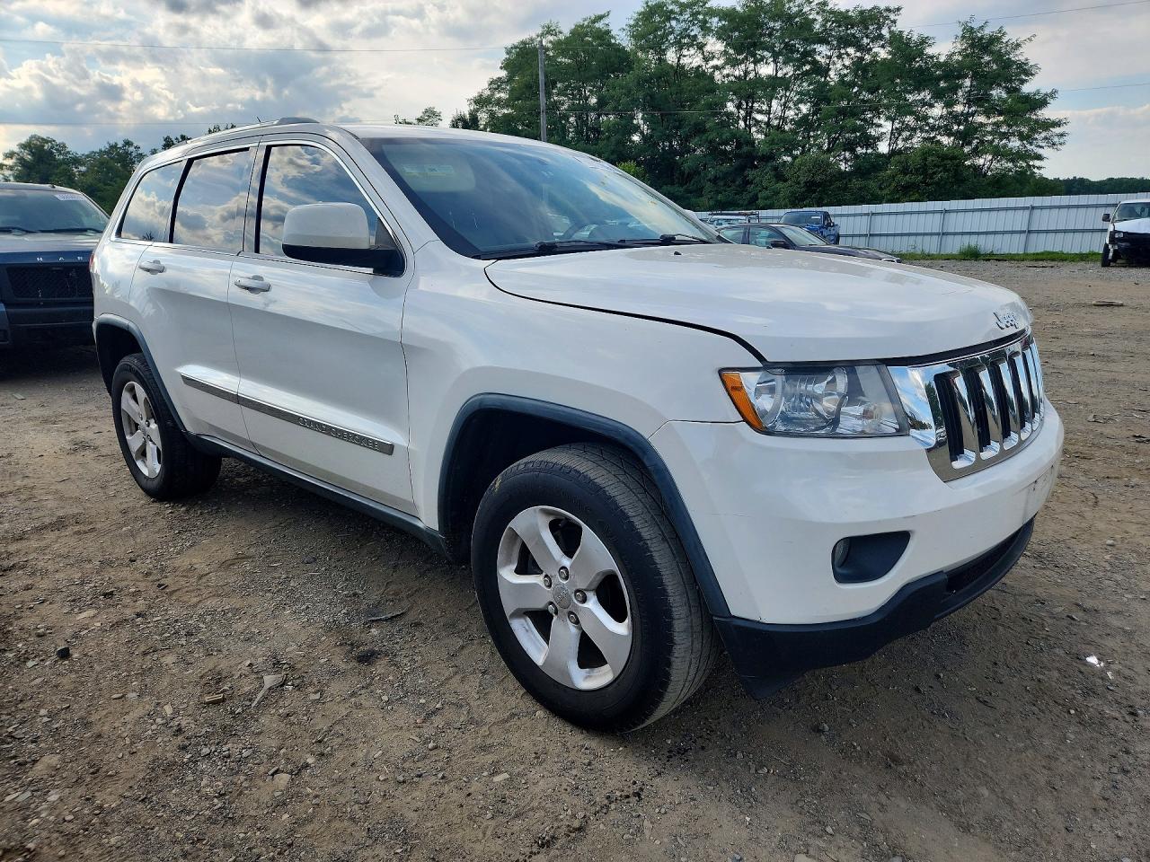 2011 Jeep Grand Cherokee Laredo White vin: 1J4RR4GG7BC544448